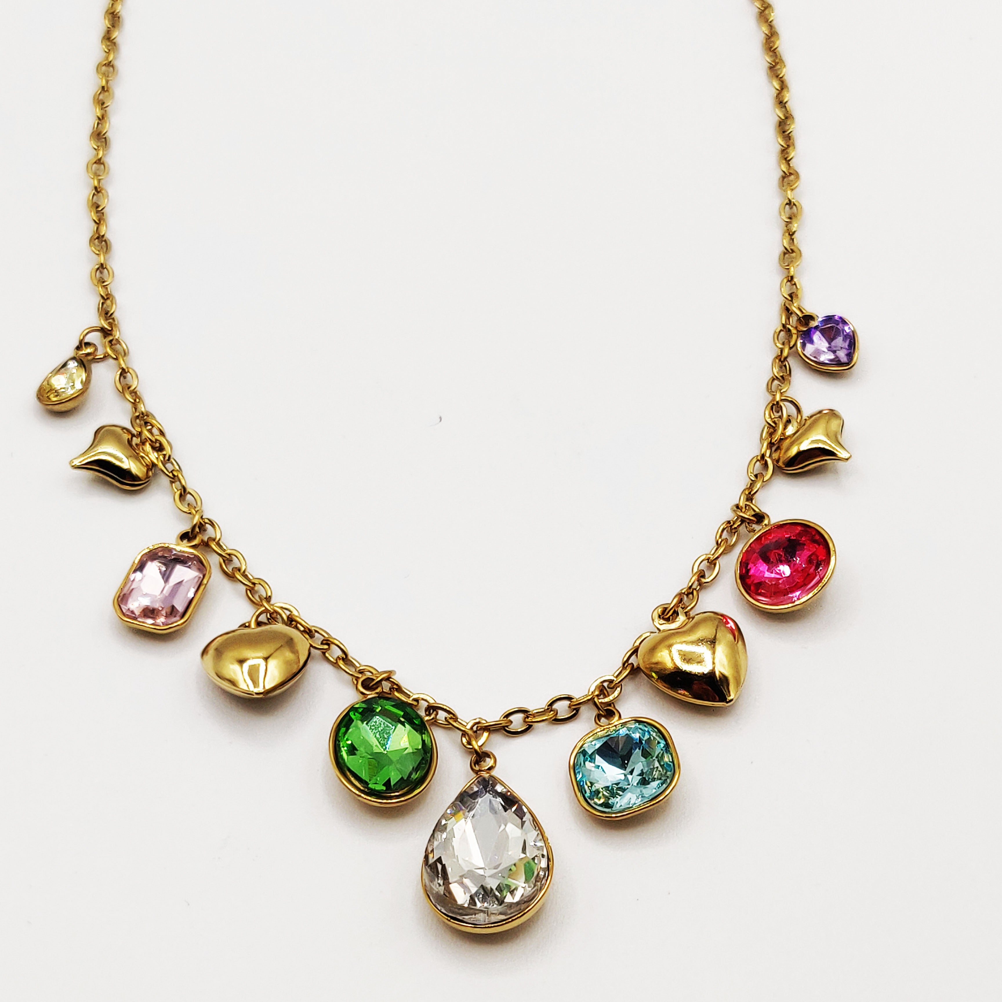 Collier Cristaux Multicolores et Coeurs Bombés Luxe