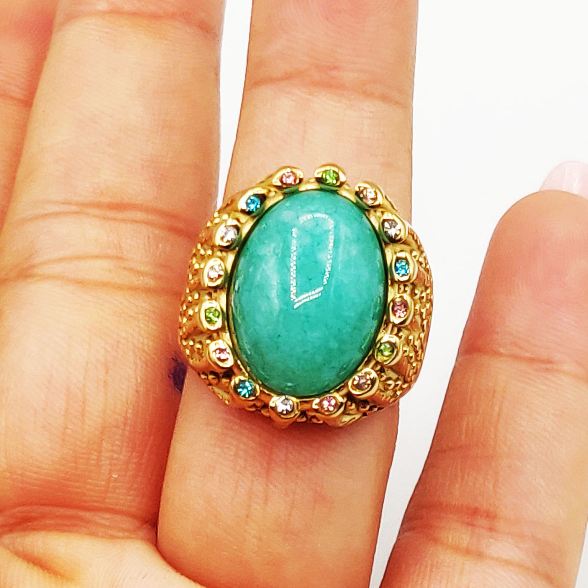 Bague Pierre Ovale Vert Clair Tour Cristaux Multicolores Luxe
