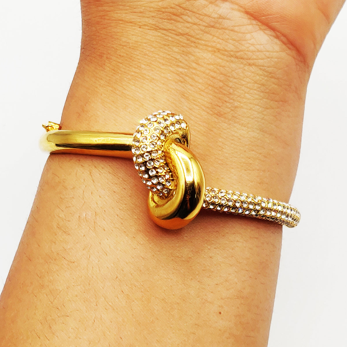 Bracelet Rigide Noeud Doré et Cristaux Luxe