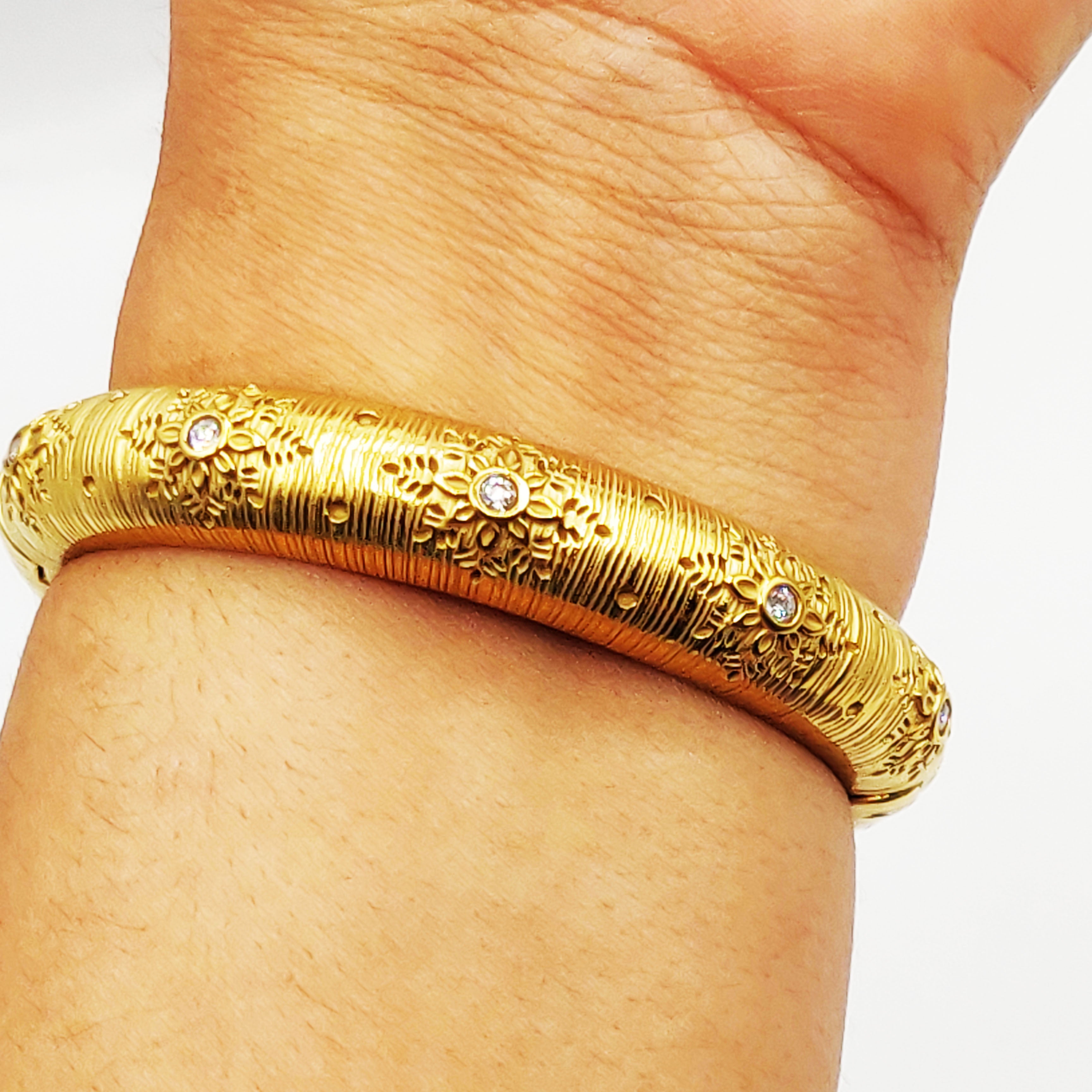 Bracelet Rigide Bombé Flocons de Neiges Cristaux Luxe