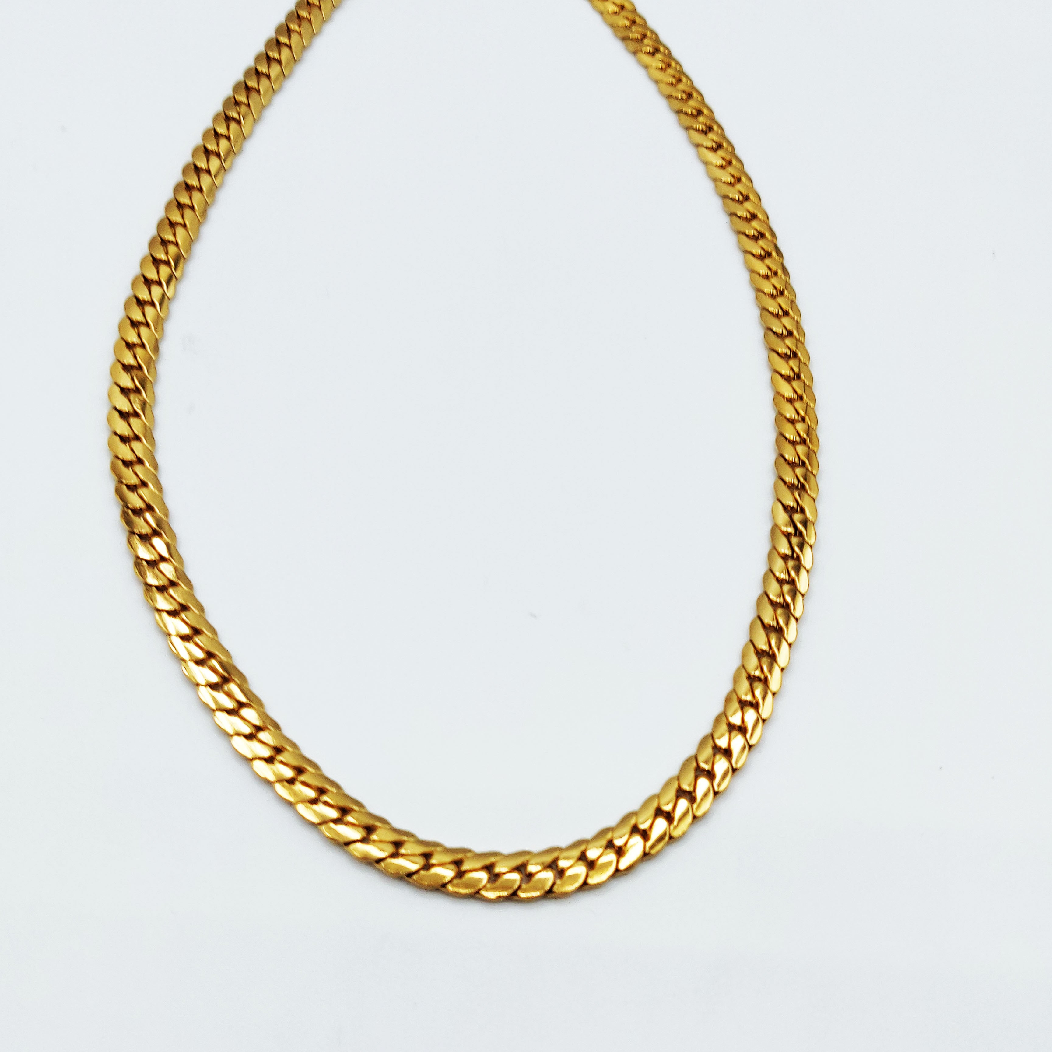 Collier Tresse Resserrée Ras de Cou Fermeture Originale Fin Luxe