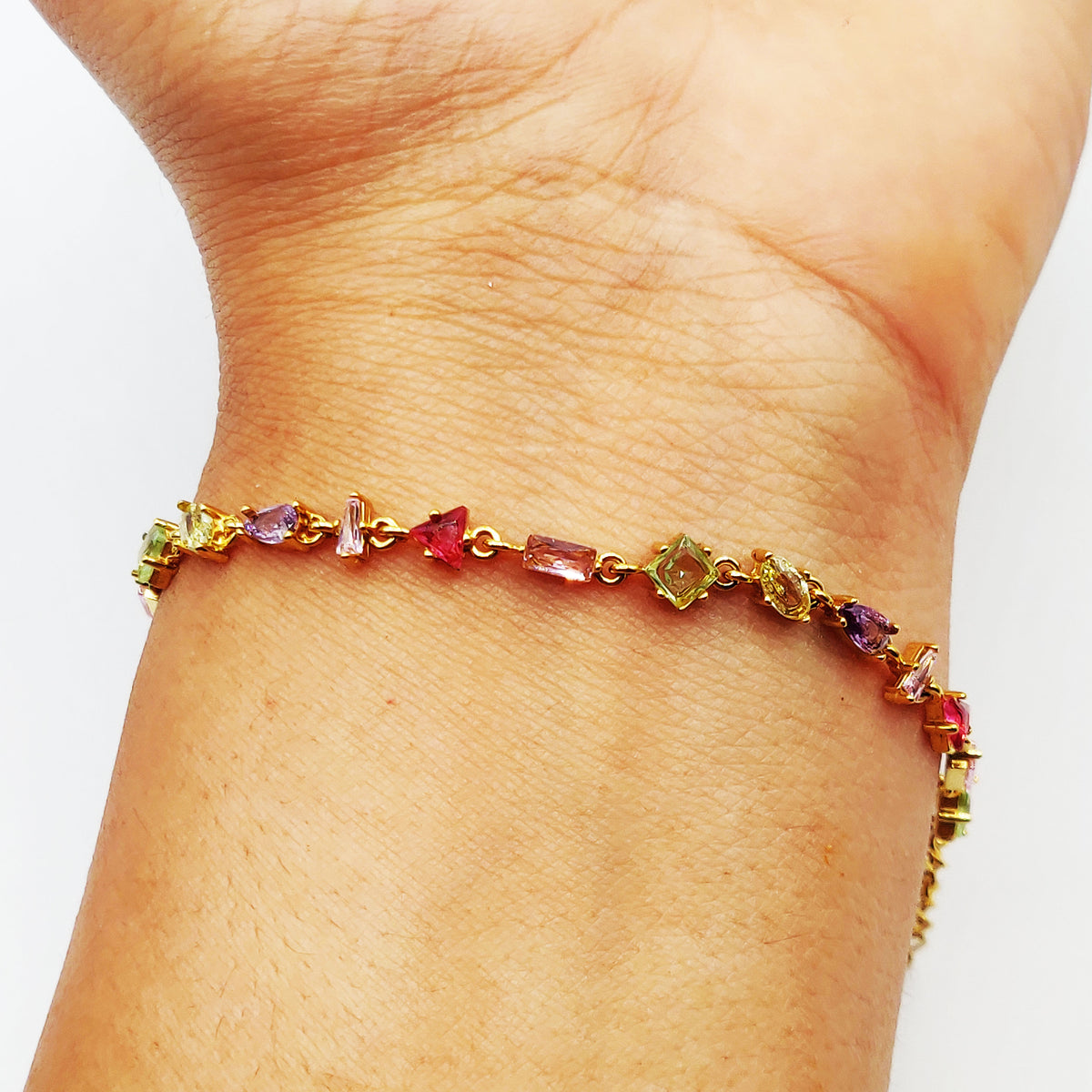 Bracelet Multi Cristaux Multi Formes Rouges, Verts et Roses Luxe