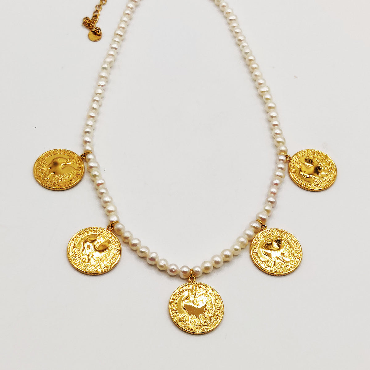 Collier Johar Perles d'imitation Blanches Multi Louise Coq / Napoléon Luxe