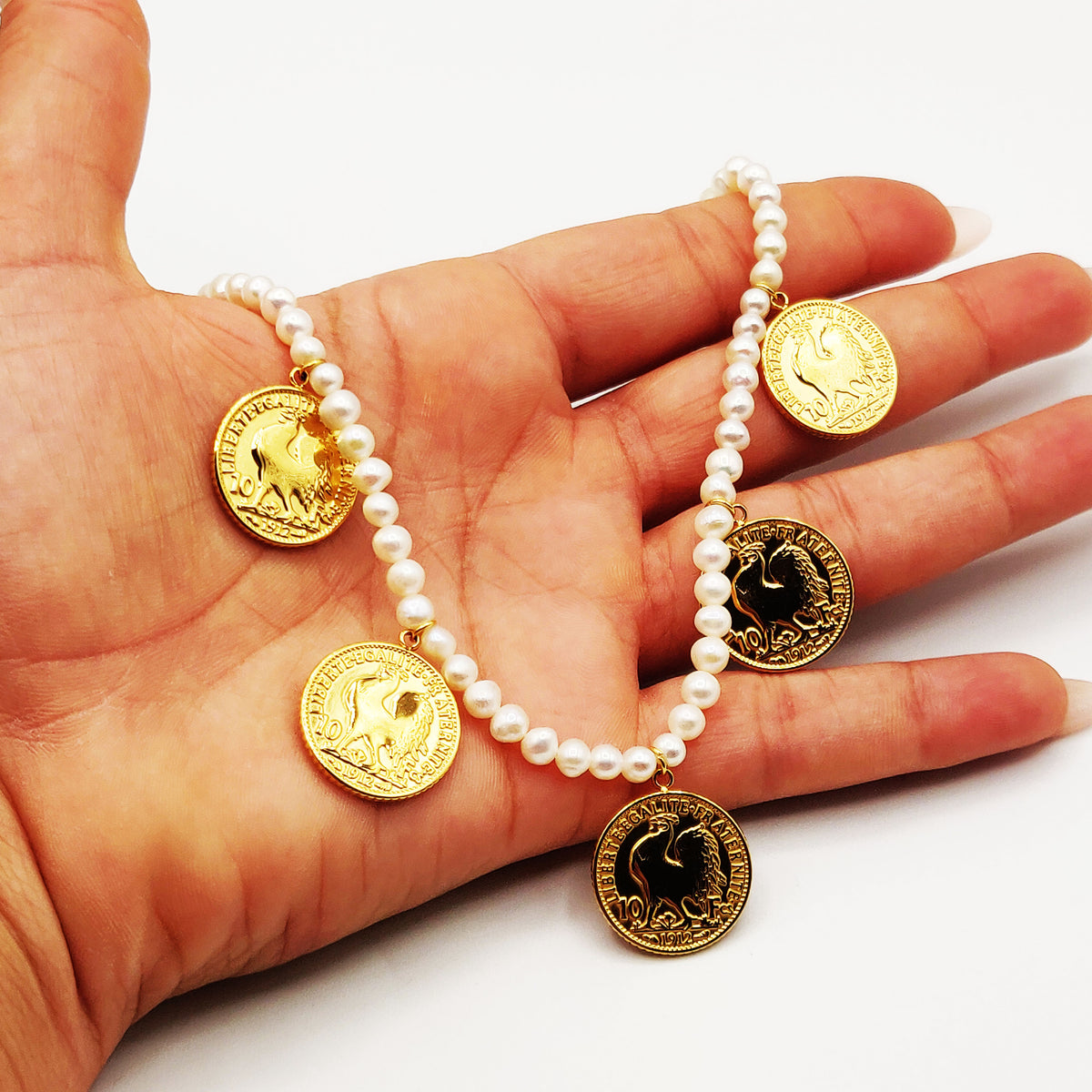 Collier Johar Perles d'imitation Blanches Multi Louise Coq / Napoléon Luxe