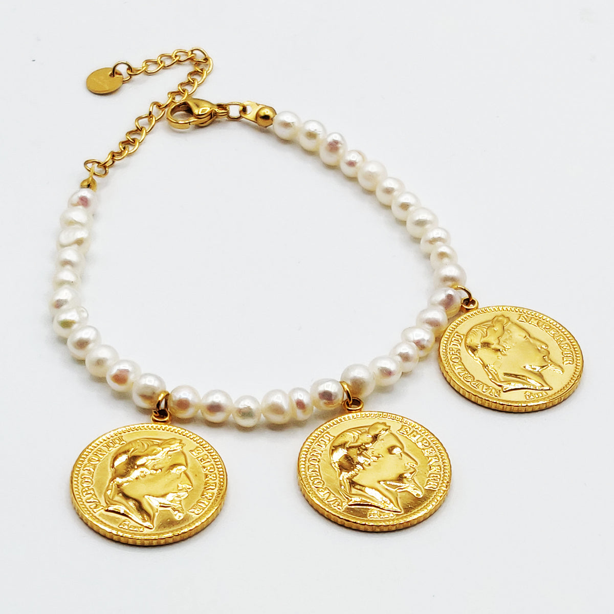 Bracelet Johar Perles d'imitation Blanches Multi Louise Coq / Napoléon Luxe