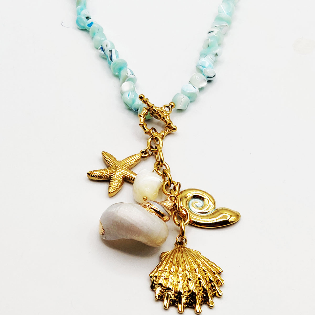 Collier Pierres Bleutées Pendentifs Coquillages Luxe