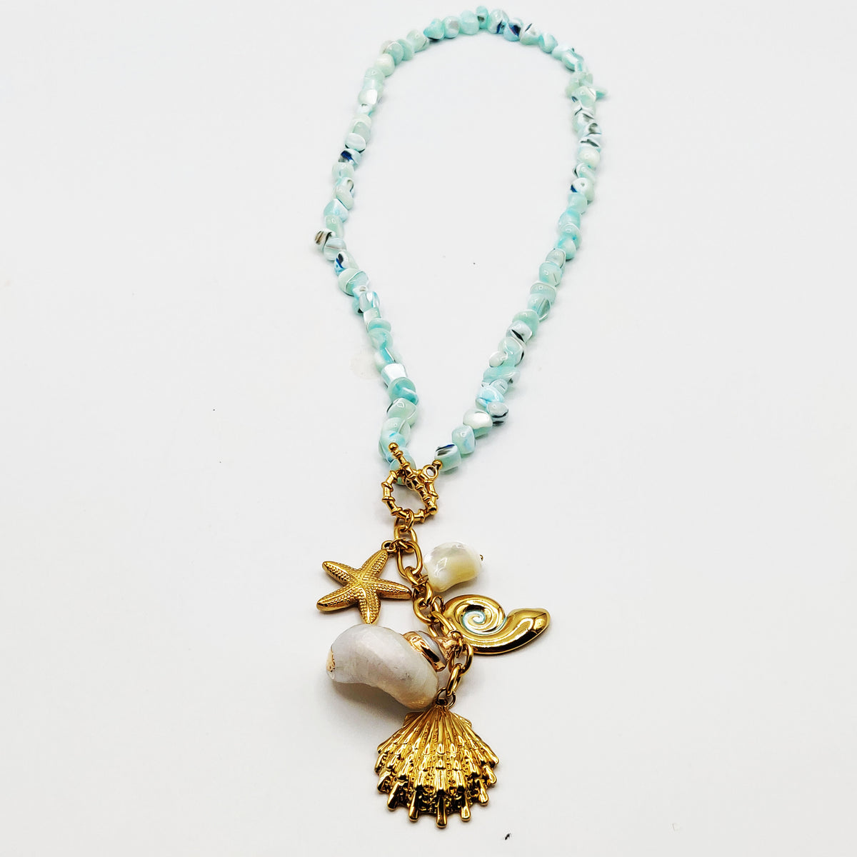Collier Pierres Bleutées Pendentifs Coquillages Luxe
