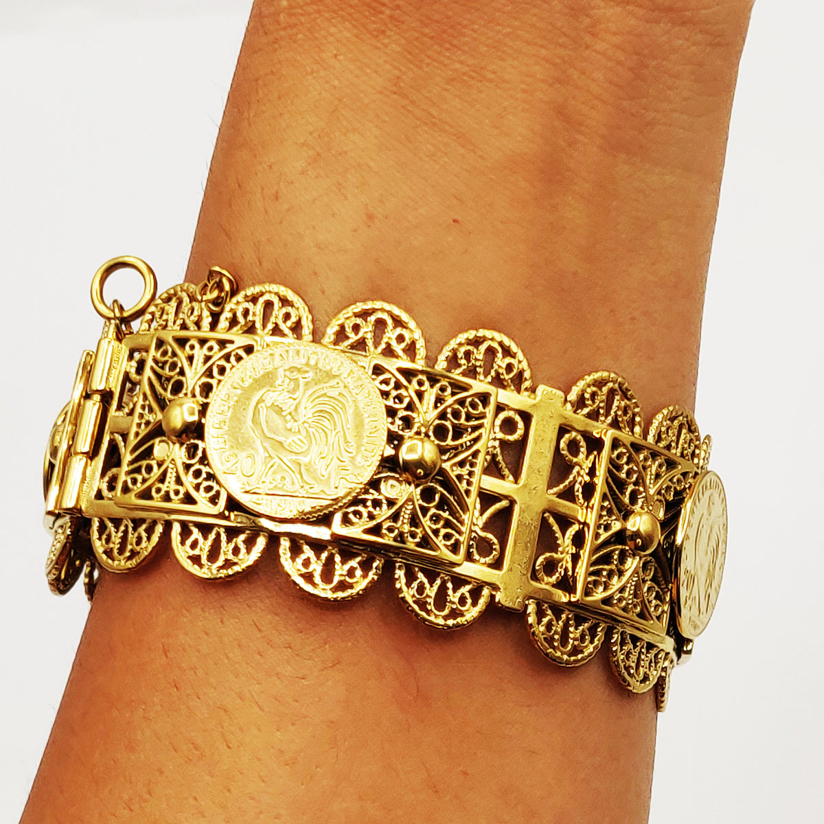 Bracelet Motifs Orientaux Louise Coq Fermoir à Épingle Luxe