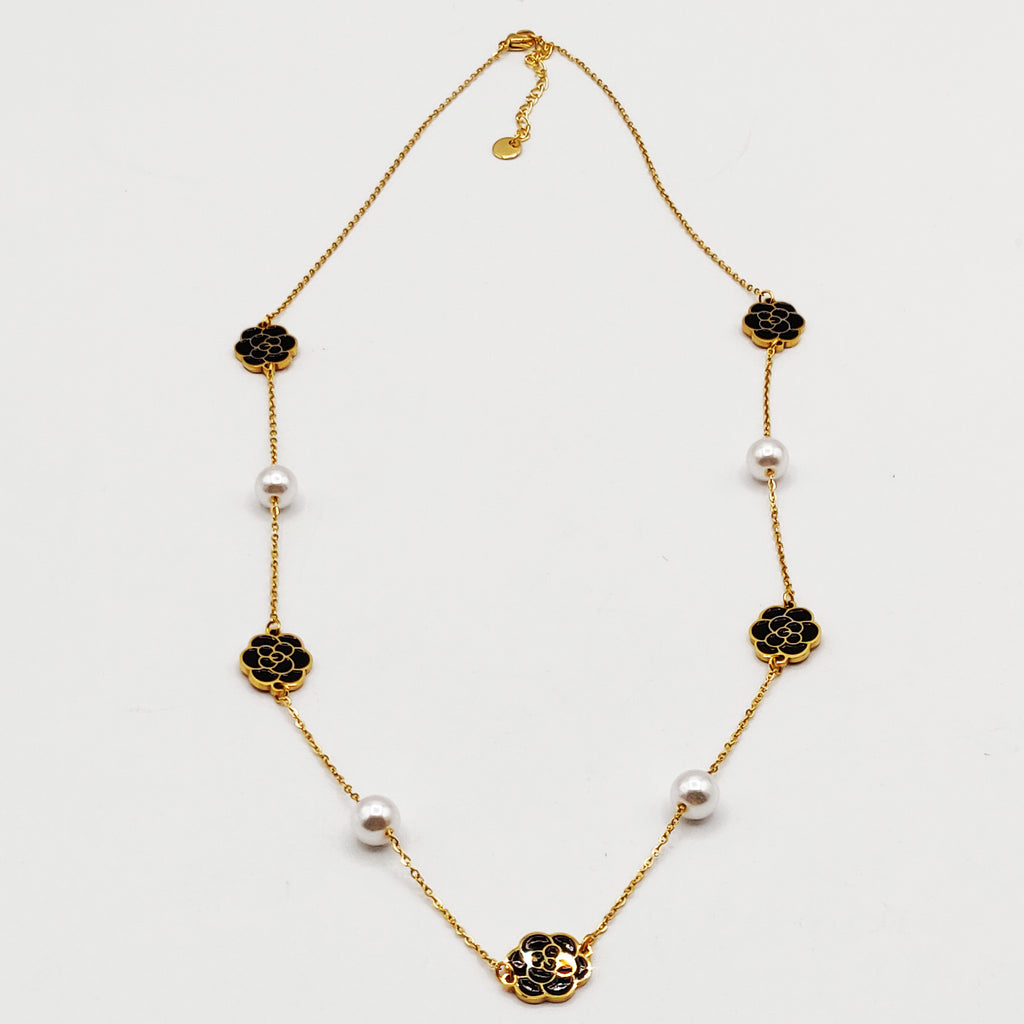 Collier Multi Fleurs Noires et Perles d'imitation