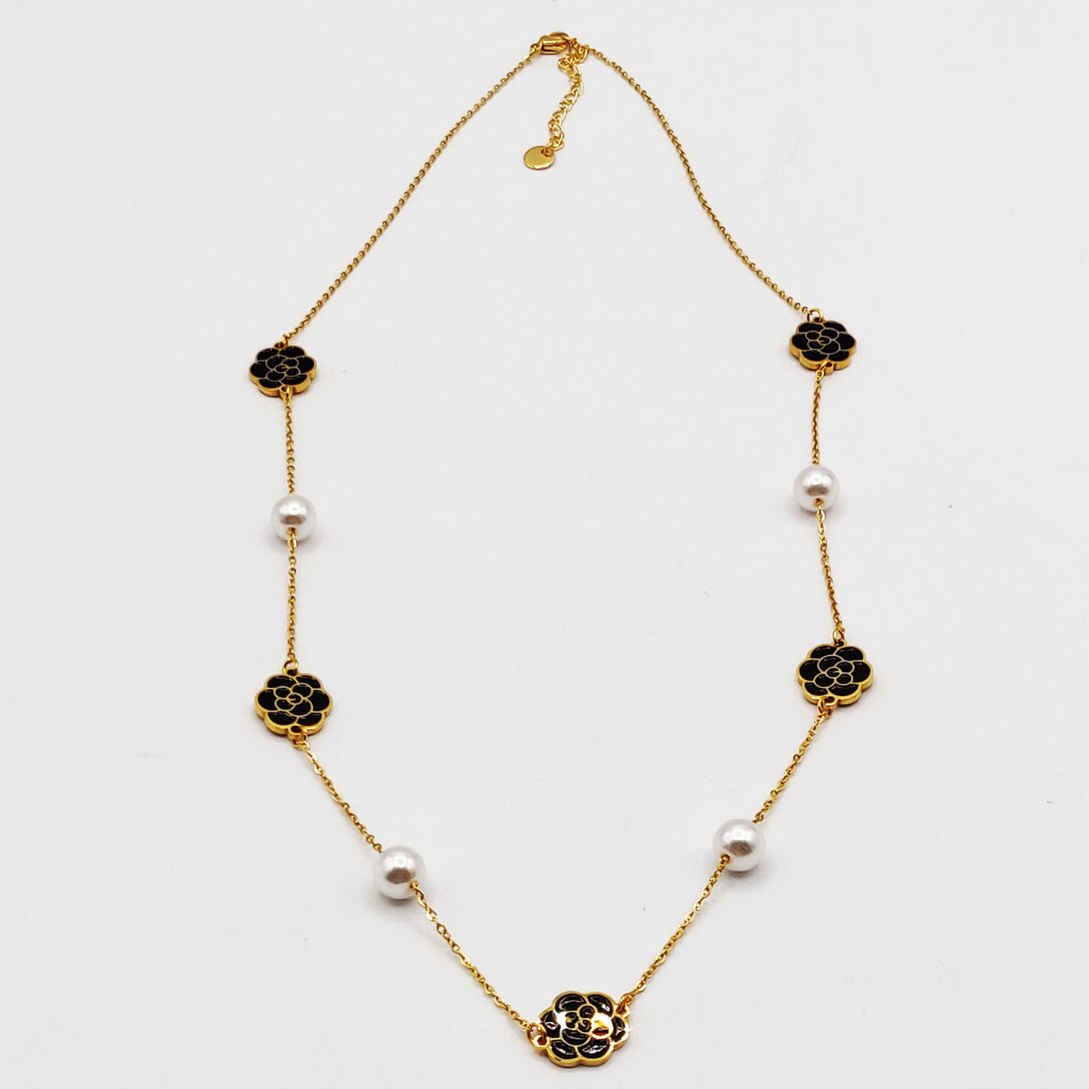 Collier Multi Fleurs Noires et Perles d'imitation