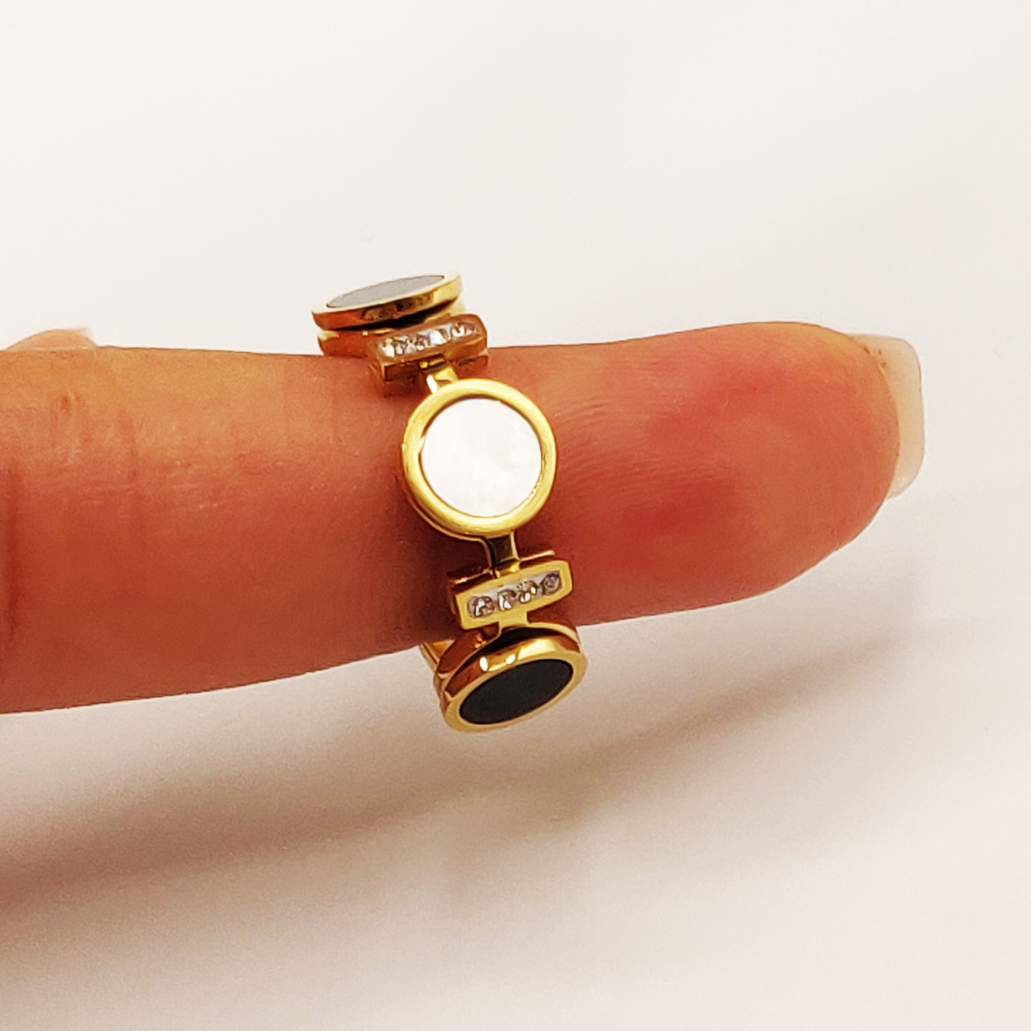 Bague Romaine Cercles Noirs et Blanc Nacré Cristaux