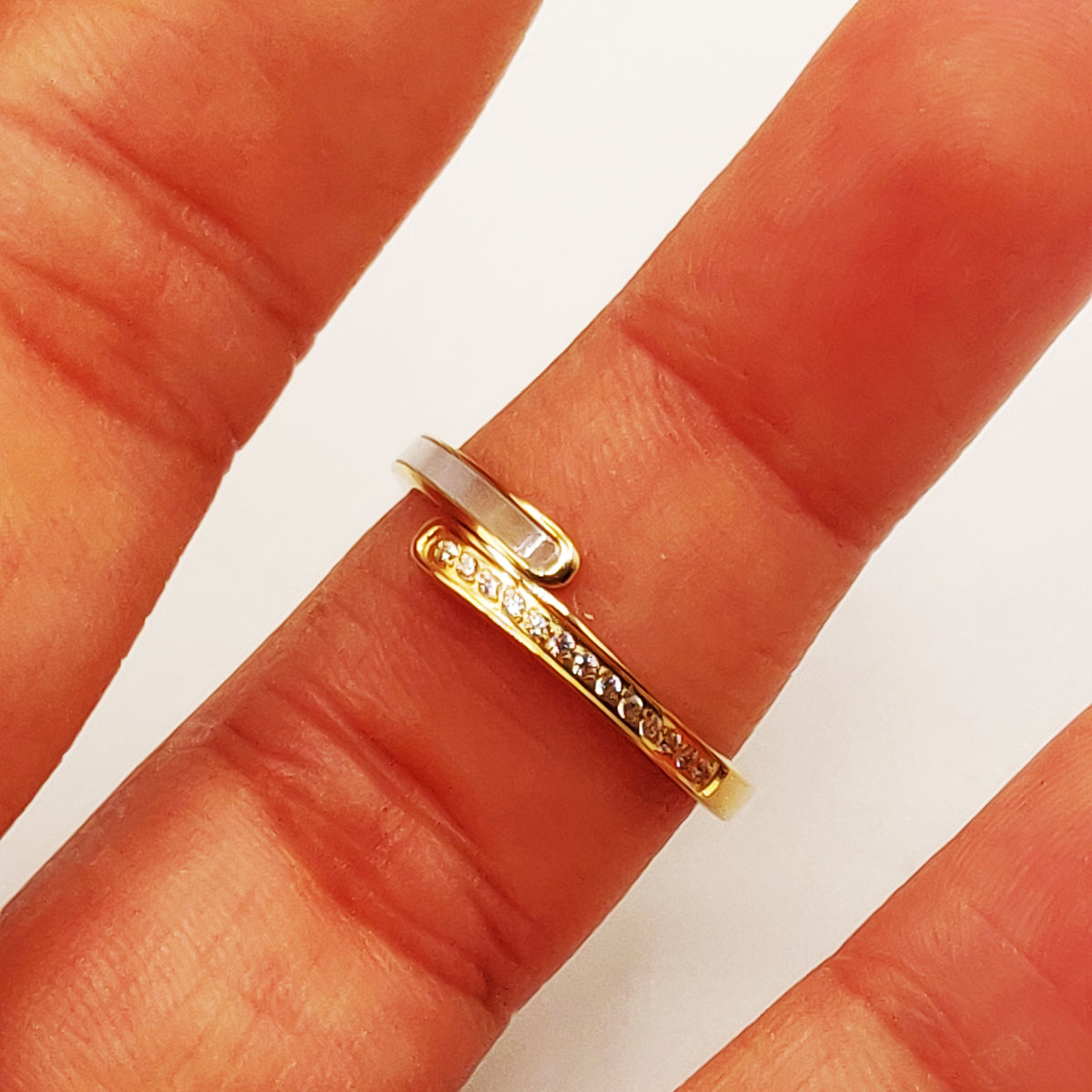 Bague Barre Blanche Nacrée et Cristaux