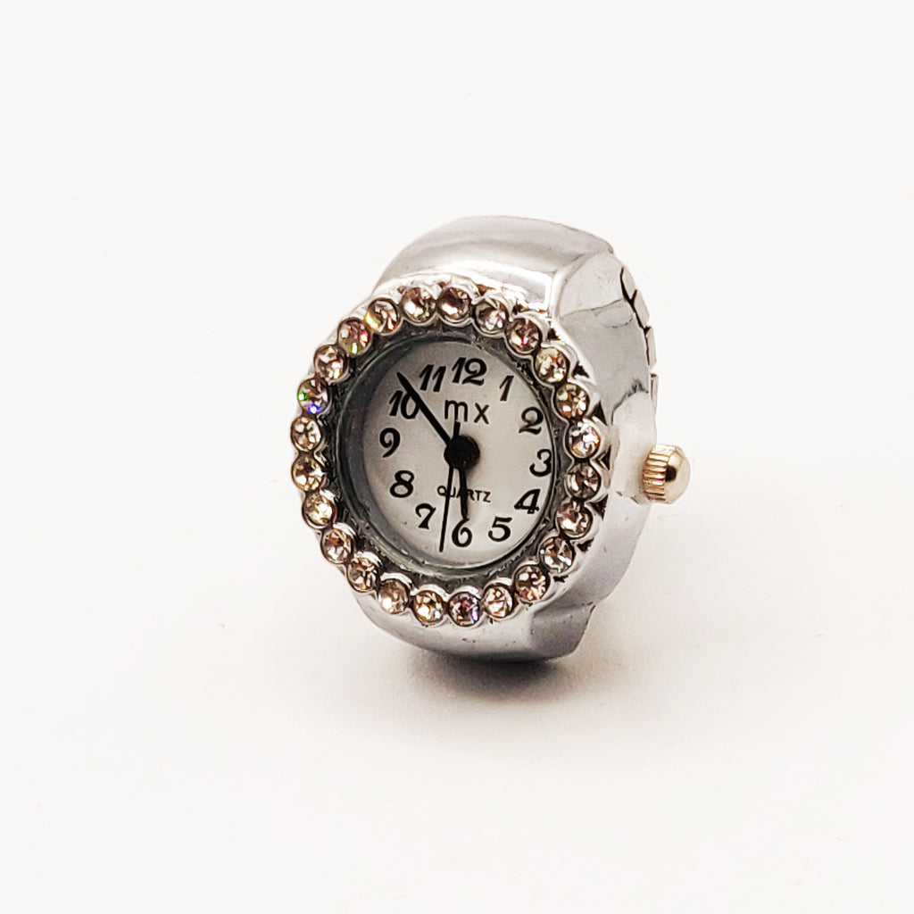 Bague Montre Argentée Fond Blanc Cristaux