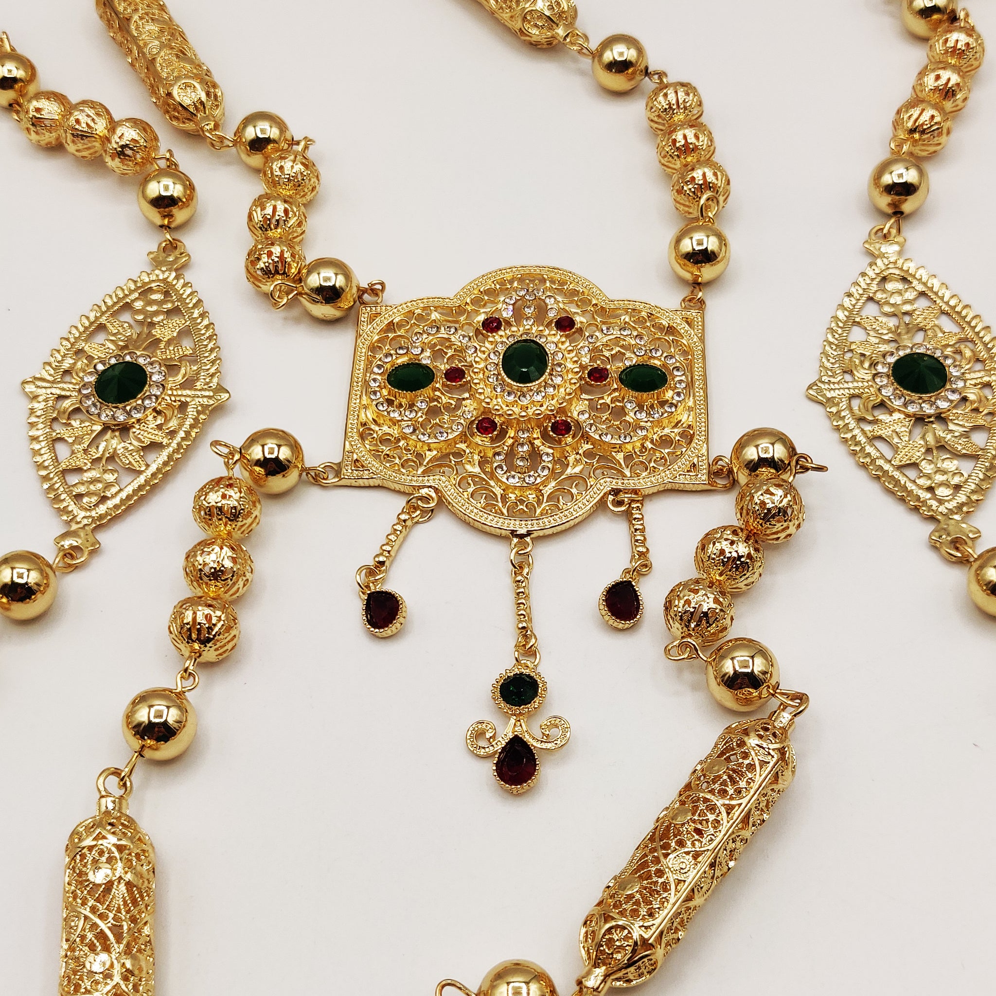 Bijou de Dos Motif Oriental Pierres Vertes et Rouges
