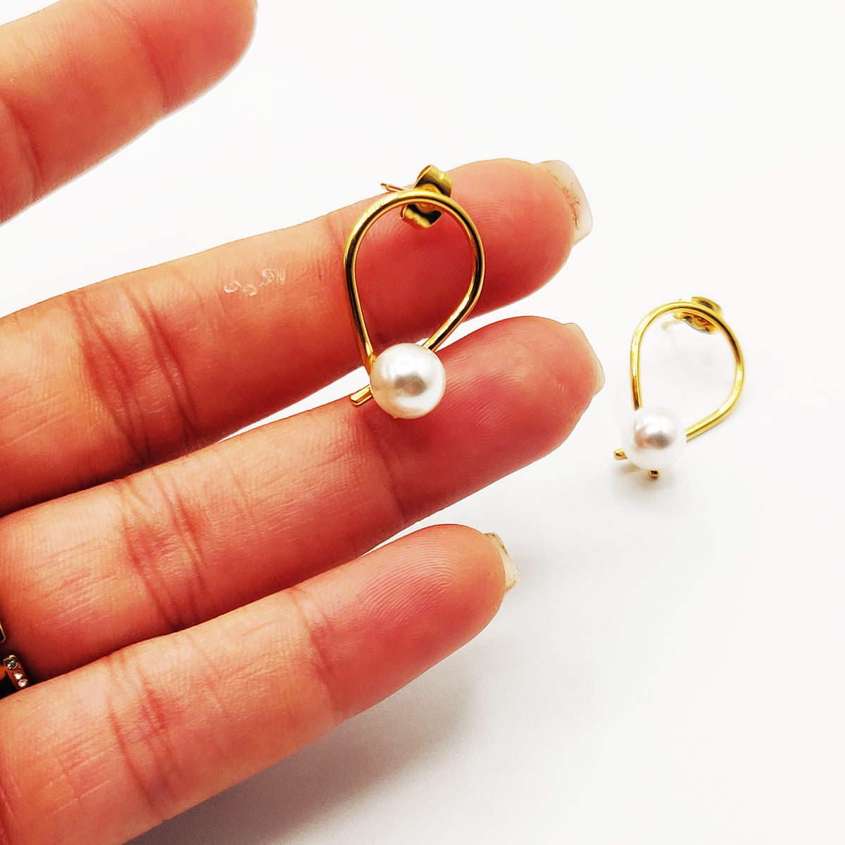 Boucles d'oreille Boucle et Perle Blanche