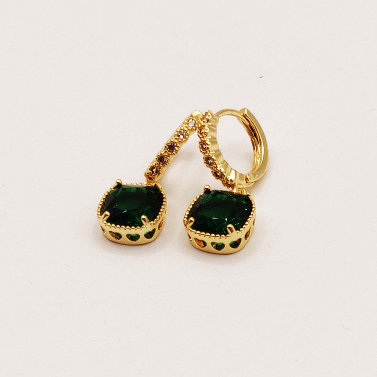 Boucles d'oreilles Cercle Cristaux et Gros Émeraude Luxe