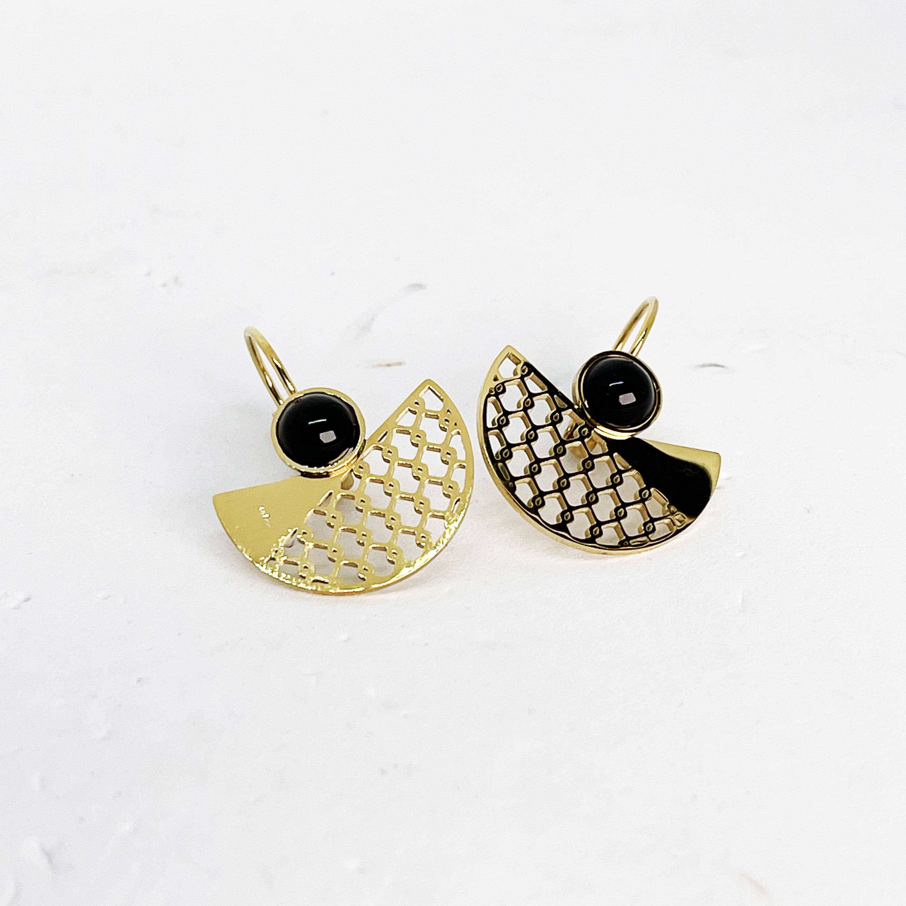 Boucles d'oreilles Demi Cercles et Perles Noires