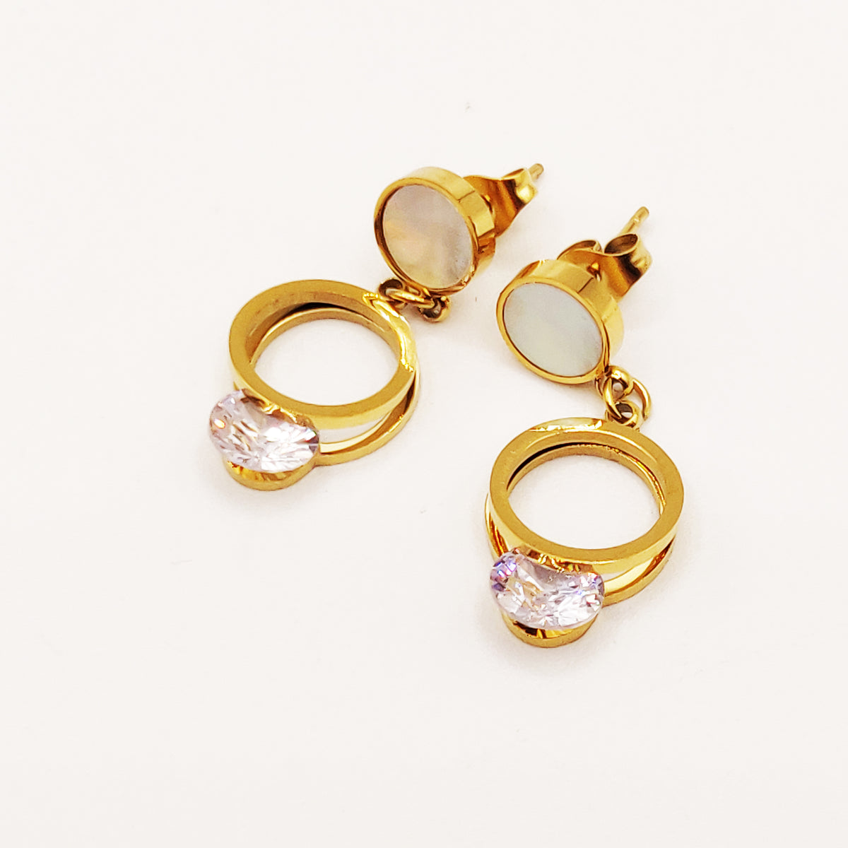 Boucles d'oreilles Diamants et Cercles Blancs Nacrés