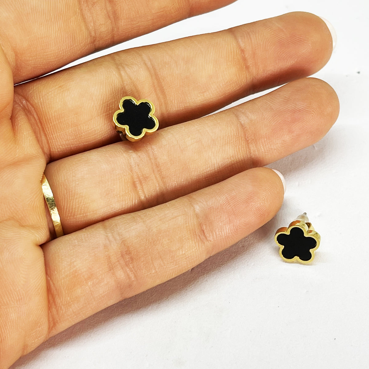 Boucles d'oreilles Marguerites Noires Petites
