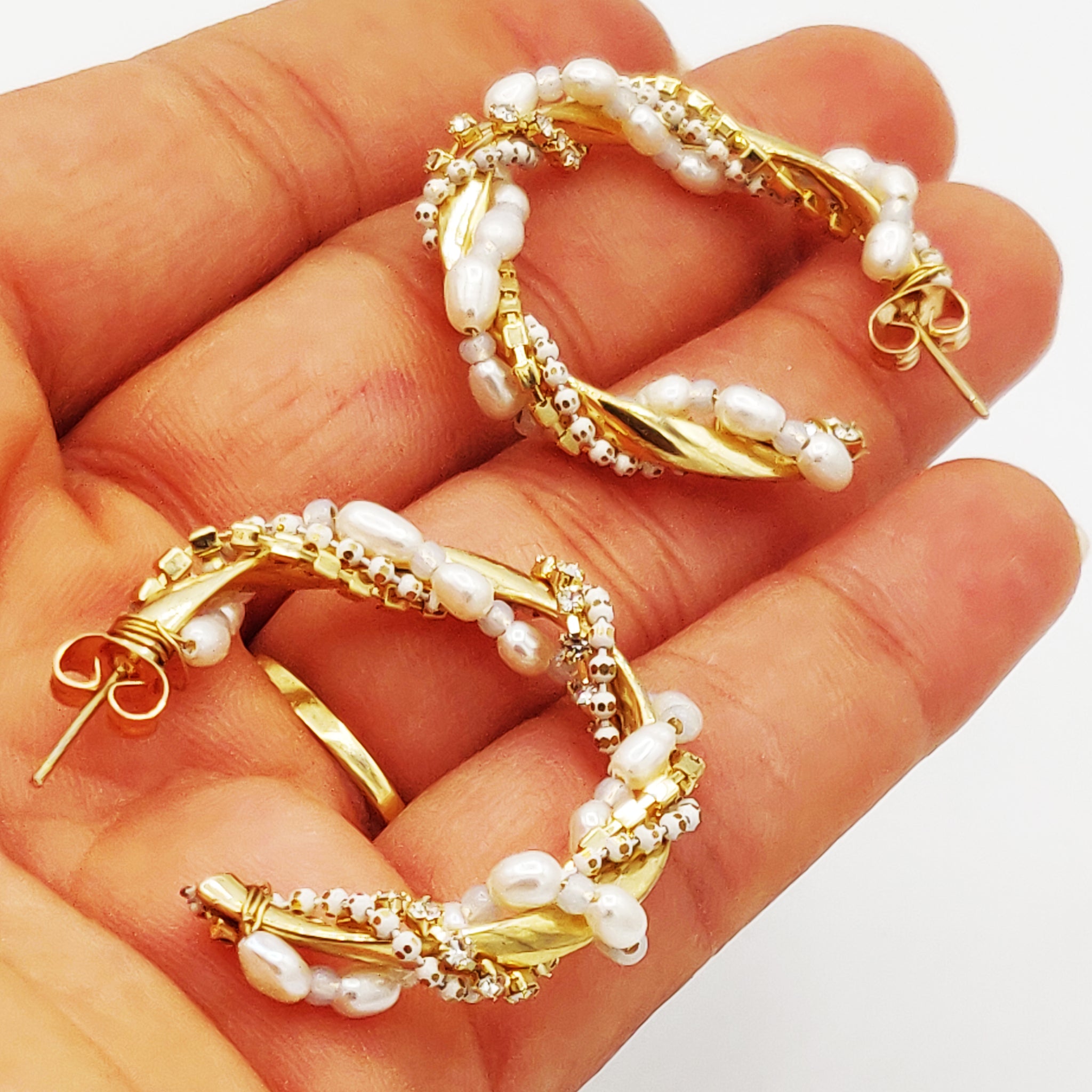 Boucles d'oreilles Multi Perles Blanches et Cristaux