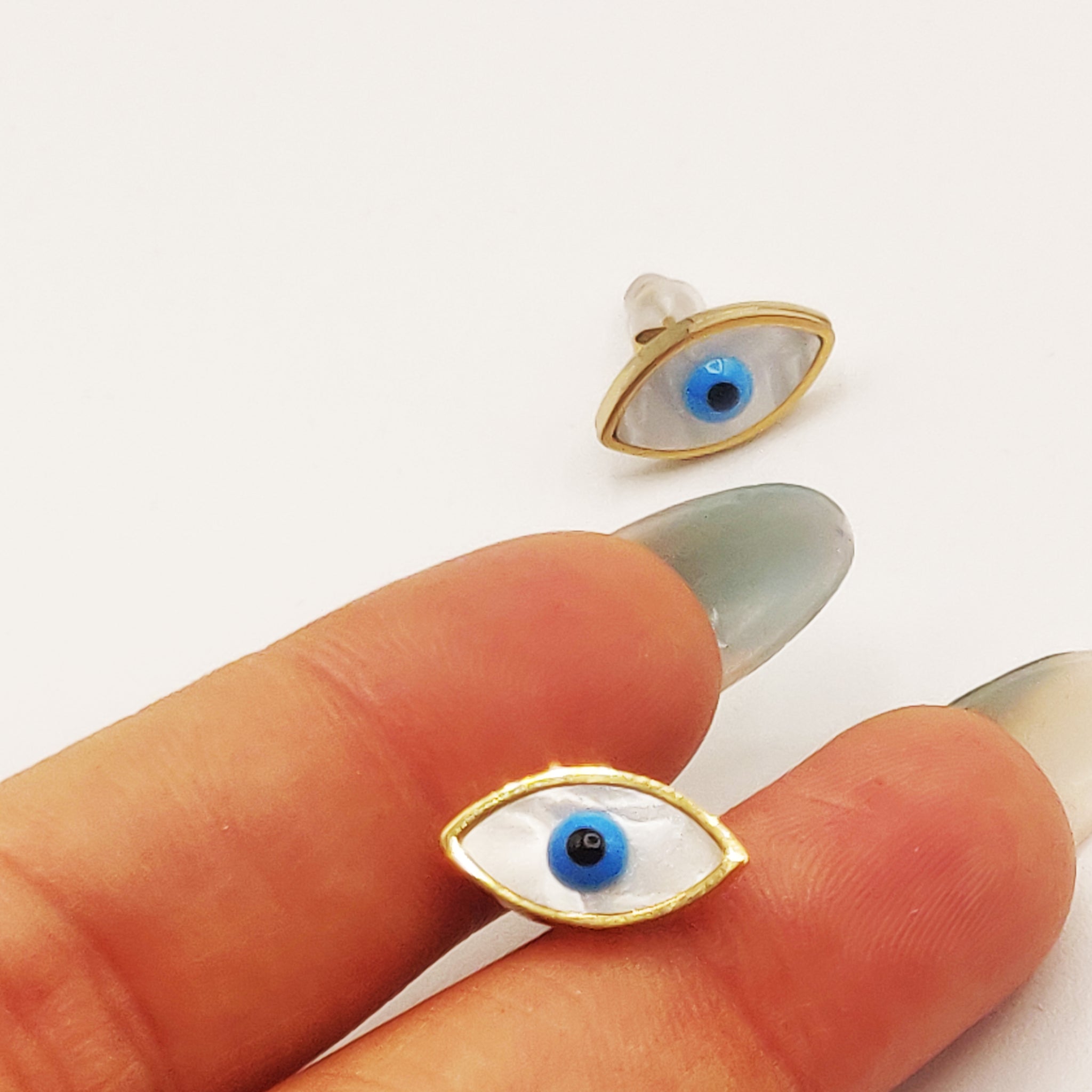 Boucles d'oreilles Oeil Blanc Nacré