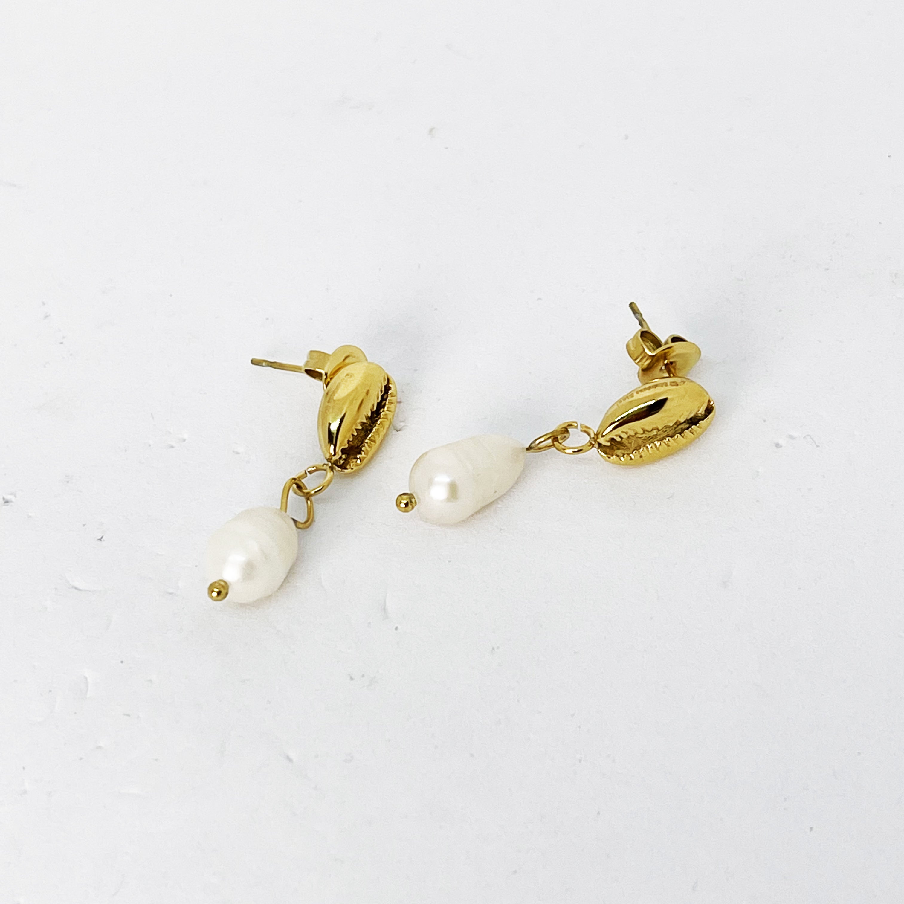 Boucles d'oreilles Perles Blanches et Coquillages