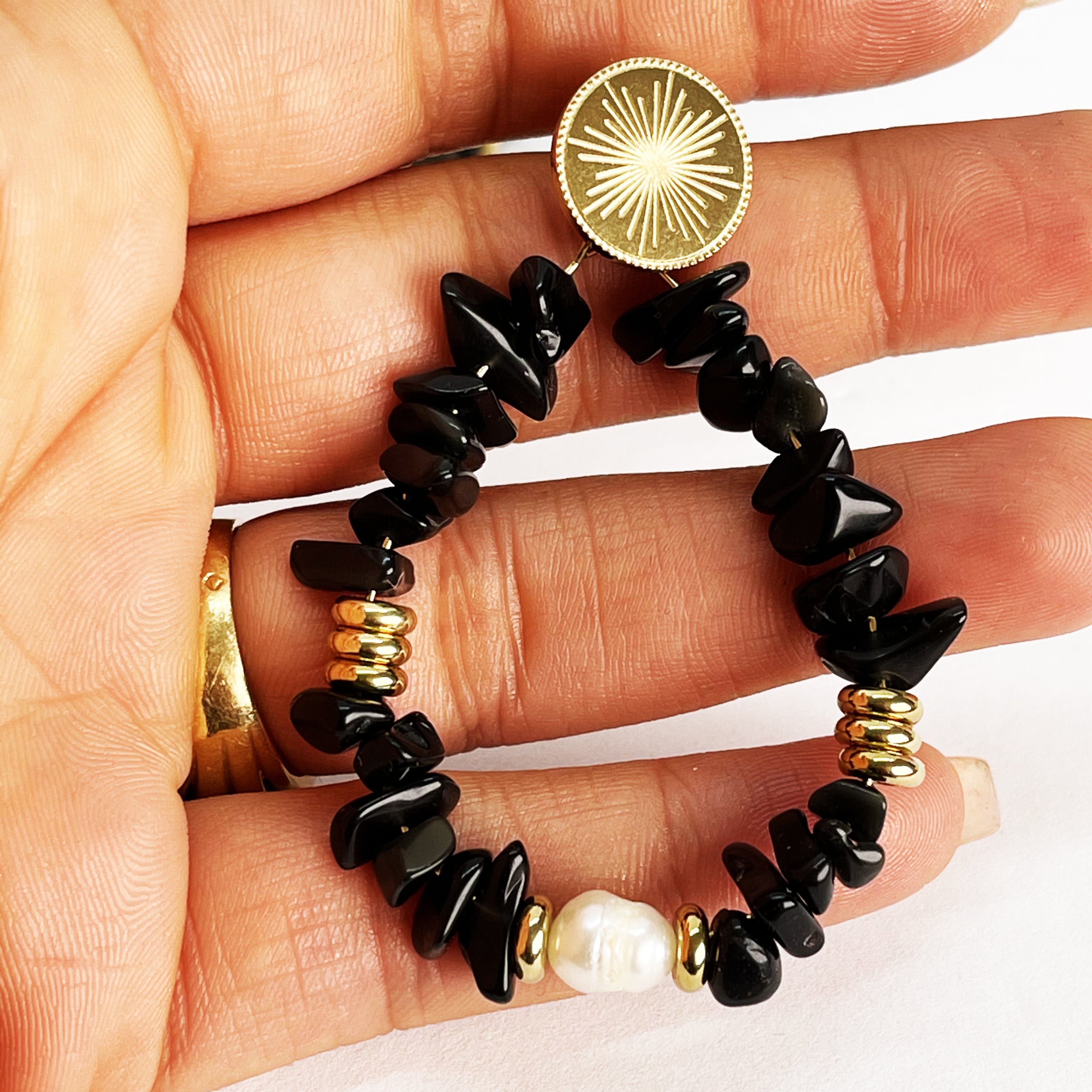 Boucles d'oreilles Pierres Noires et Dorées