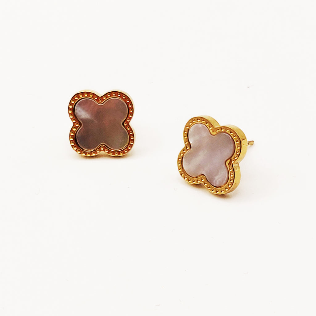 Boucles d'oreilles Trèfles Blancs Nacrés
