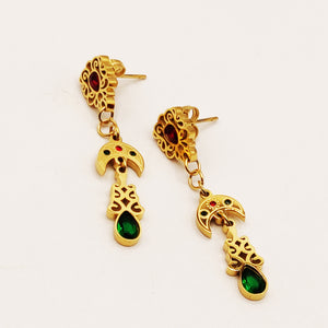 Boucles d'oreilles Tresse Pendentif Ovale Oriental Cristaux Verts et Rouges Luxe