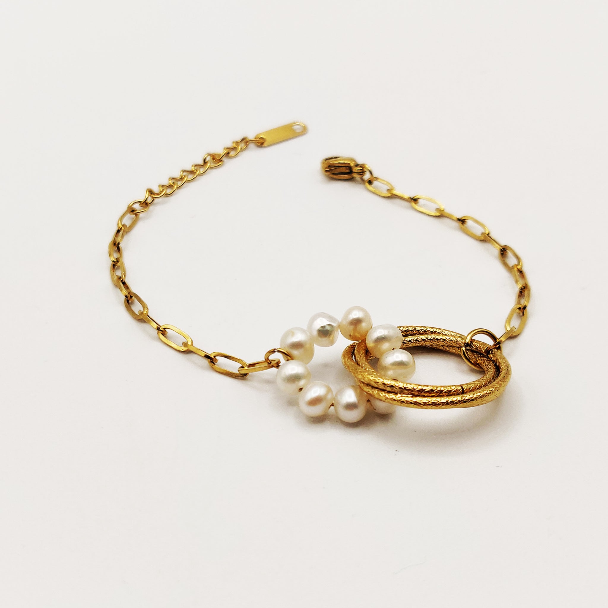 Bracelet Chaîne Anneaux et Perles Blanches