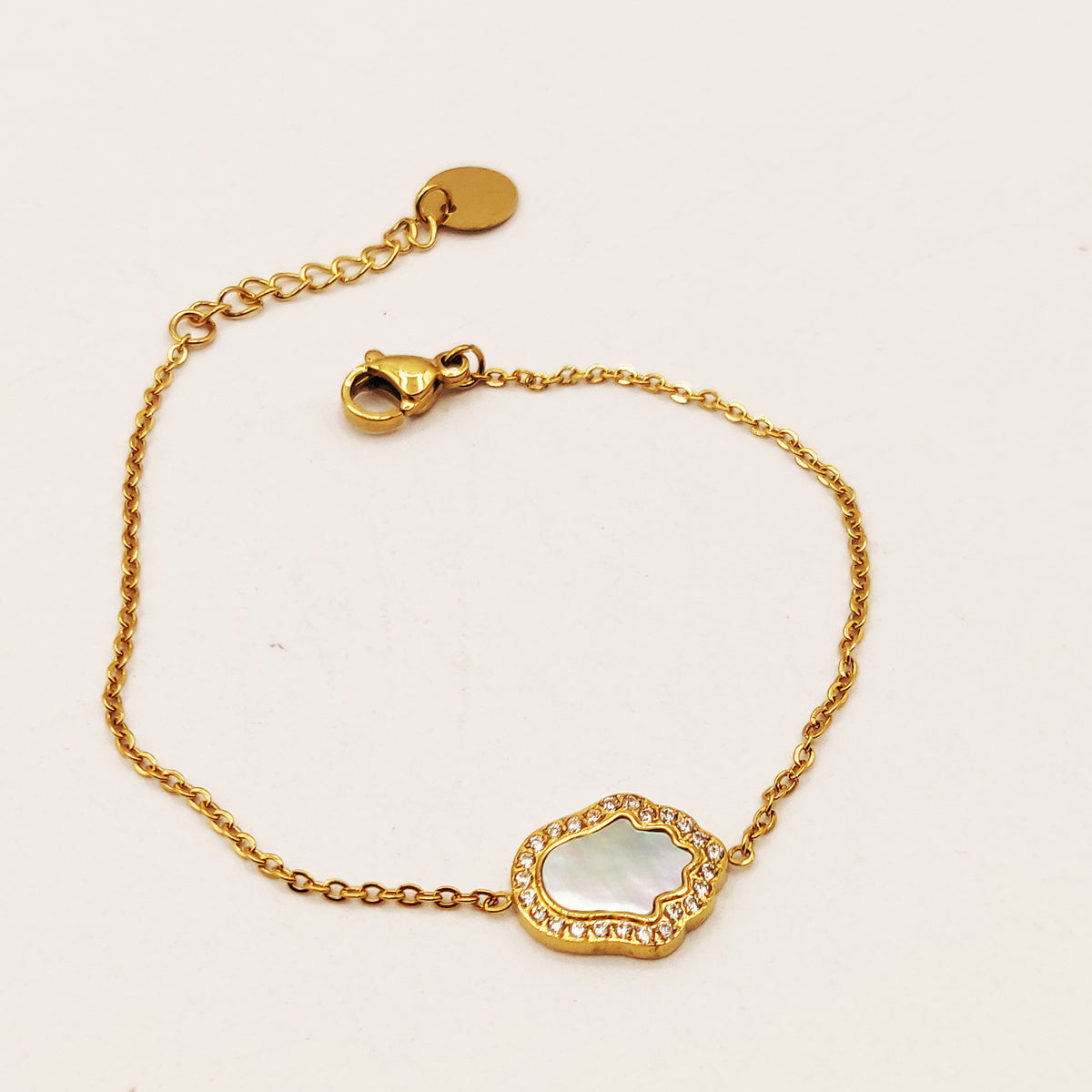 Bracelet Main de Fatma Blanc Nacré Tour Cristaux