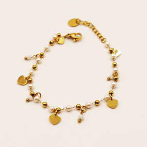 Bracelet Multi Perles Blanches et Dorées et Coeurs