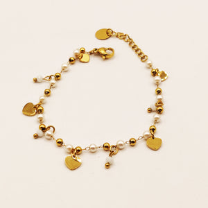 Bracelet Multi Perles Blanches et Dorées et Coeurs