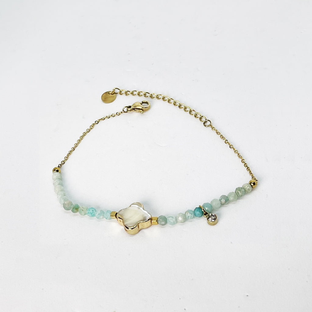 Bracelet Perles Bleues et Trèfle Blanc