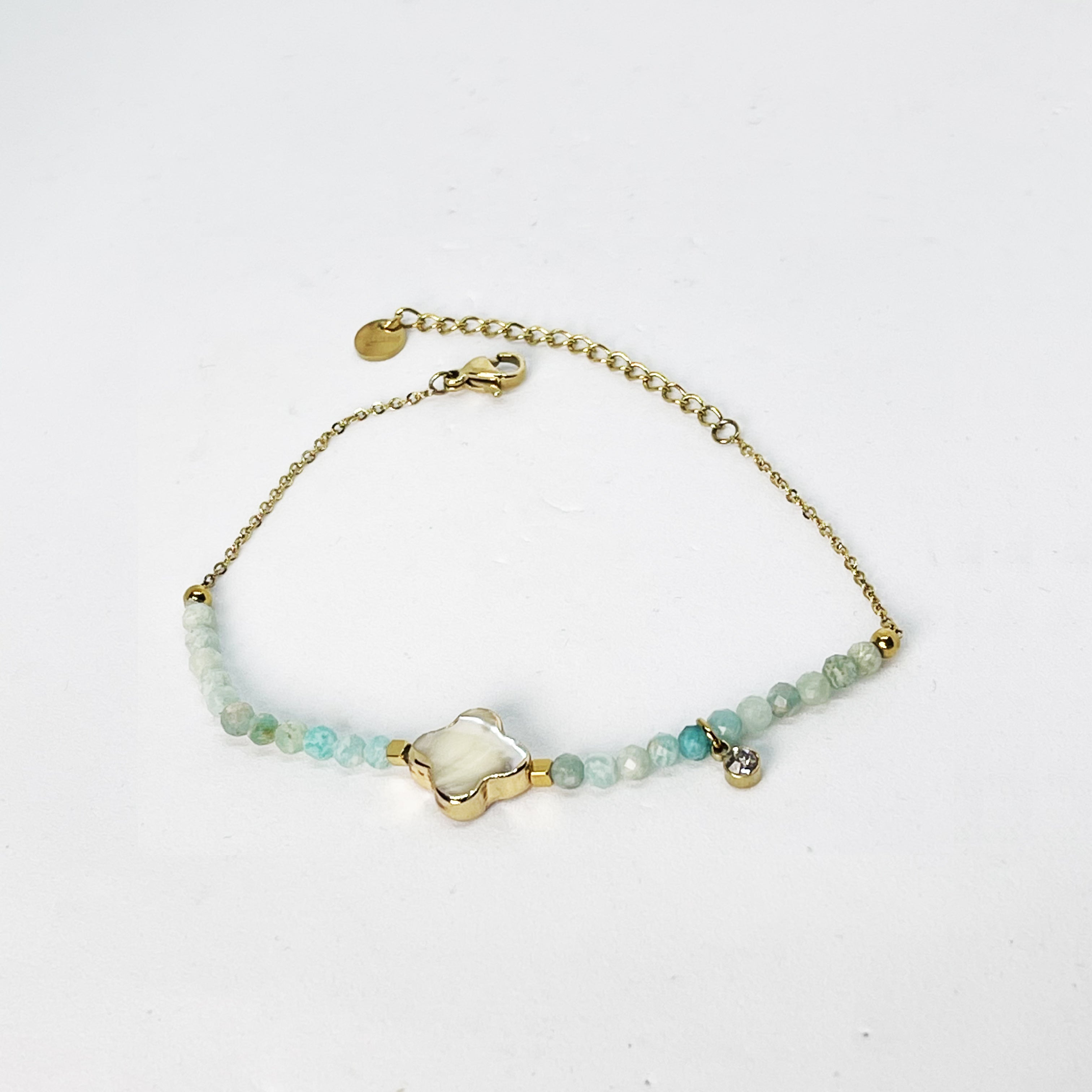 Bracelet Perles Bleues et Trèfle Blanc