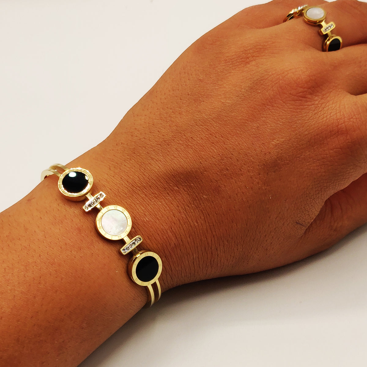 Bracelet Rigide Romain Cercles Noirs et Blanc Nacré Cristaux