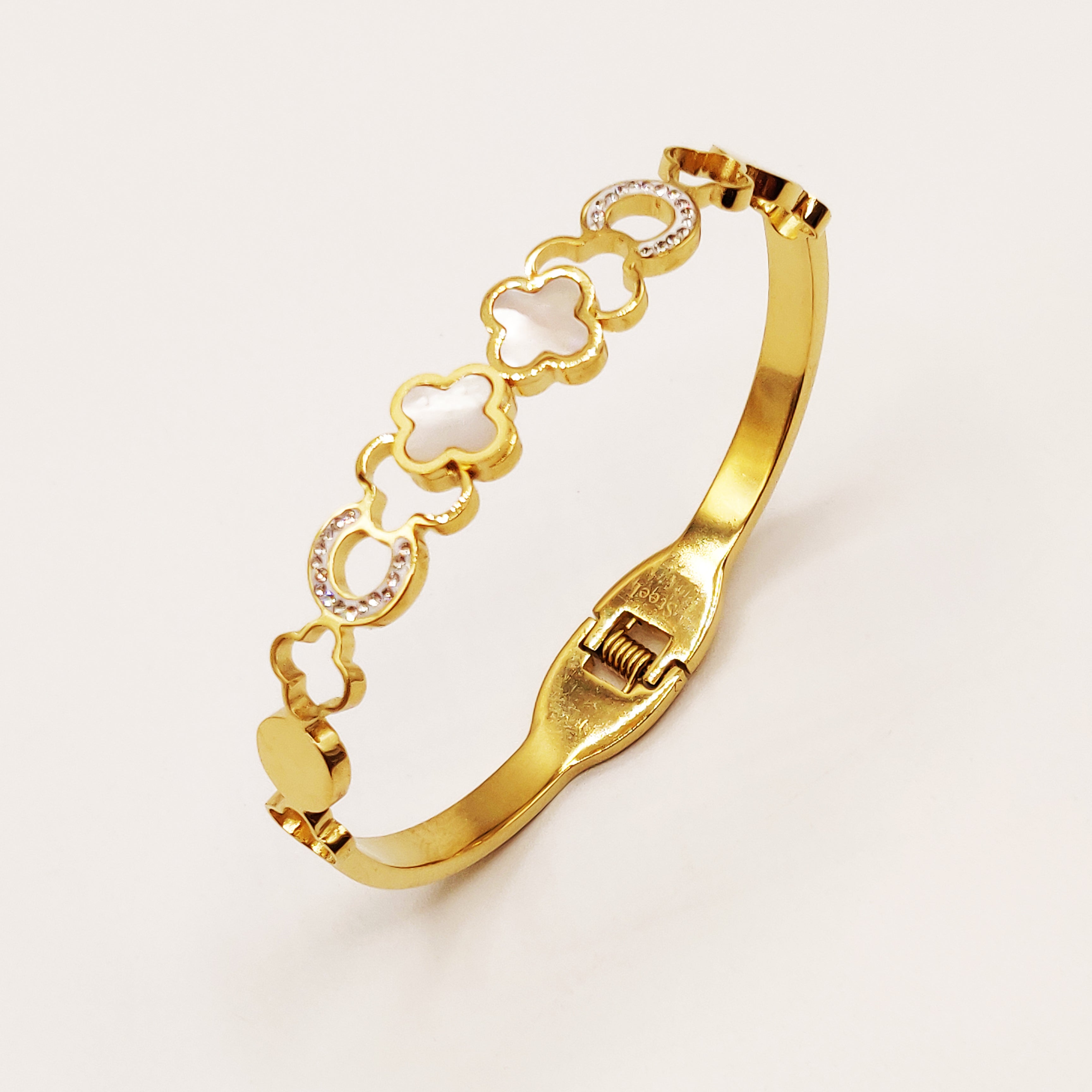 Bracelet Rigide Trèfles Blancs Nacrés et Creux