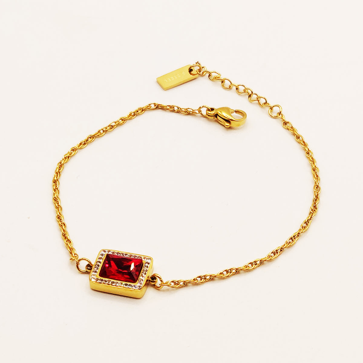 Bracelet Simple Pendentif Cristal Rouge Luxe