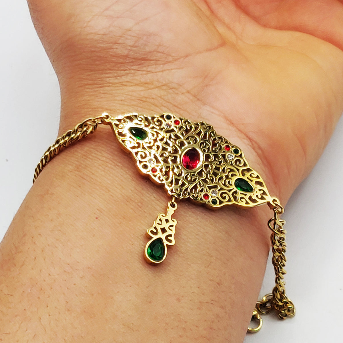 Bracelet Tresse Pendentif Ovale Oriental Cristaux Verts et Rouges Luxe