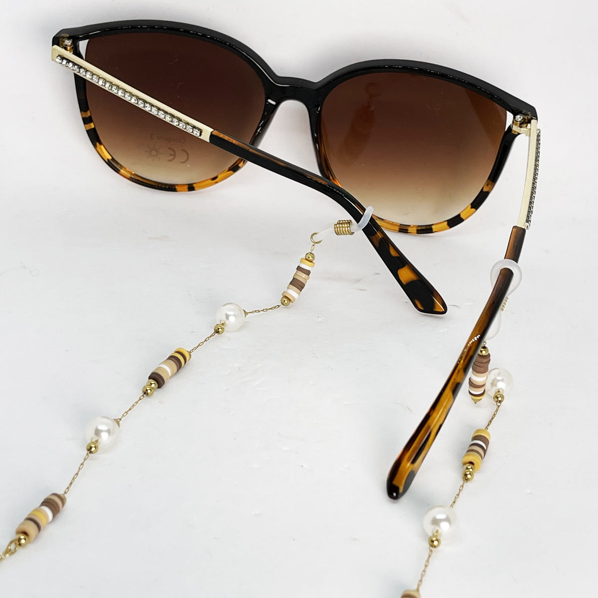 Chaîne de Lunettes Perles Blanches et Pierres Marrons