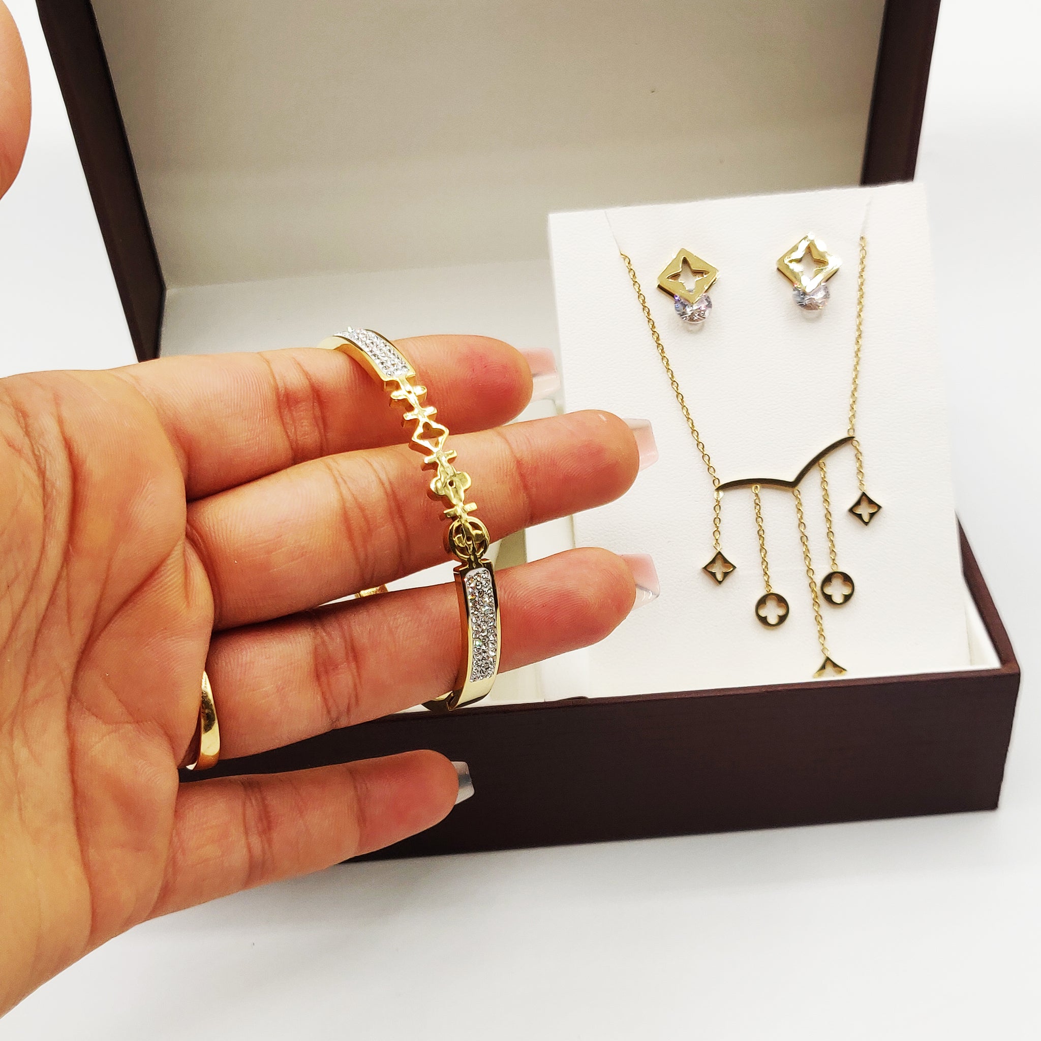 Coffret Collier, Bracelet et Boucles d'oreilles Trèfles et Étoiles Luxe