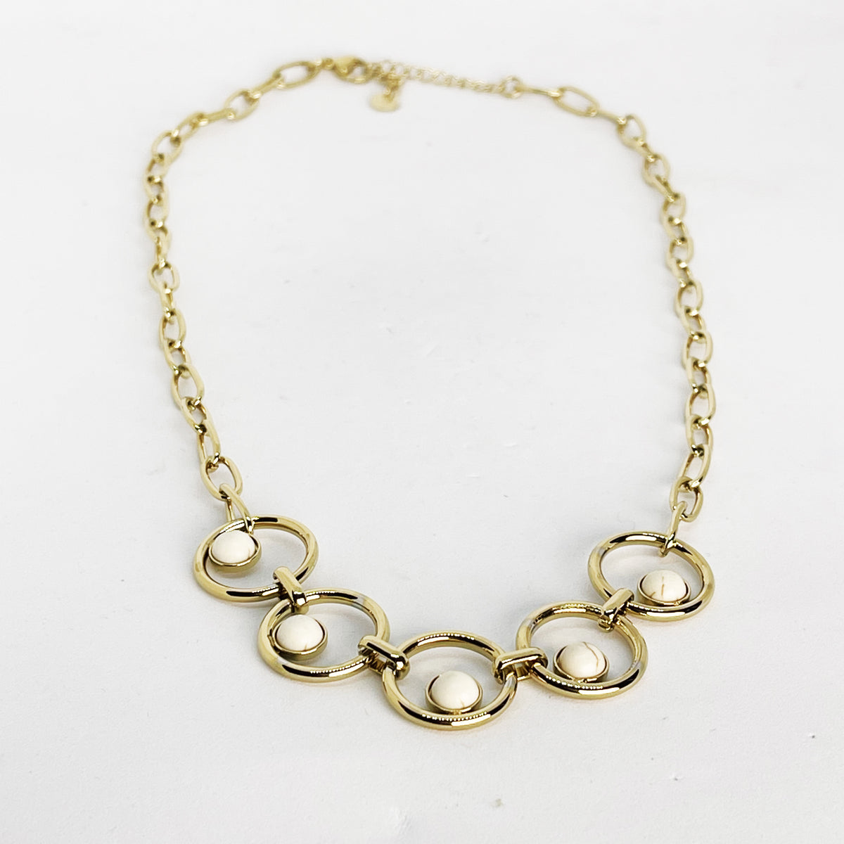 Collier Chaîne 5 Cercles et Billes Blanches
