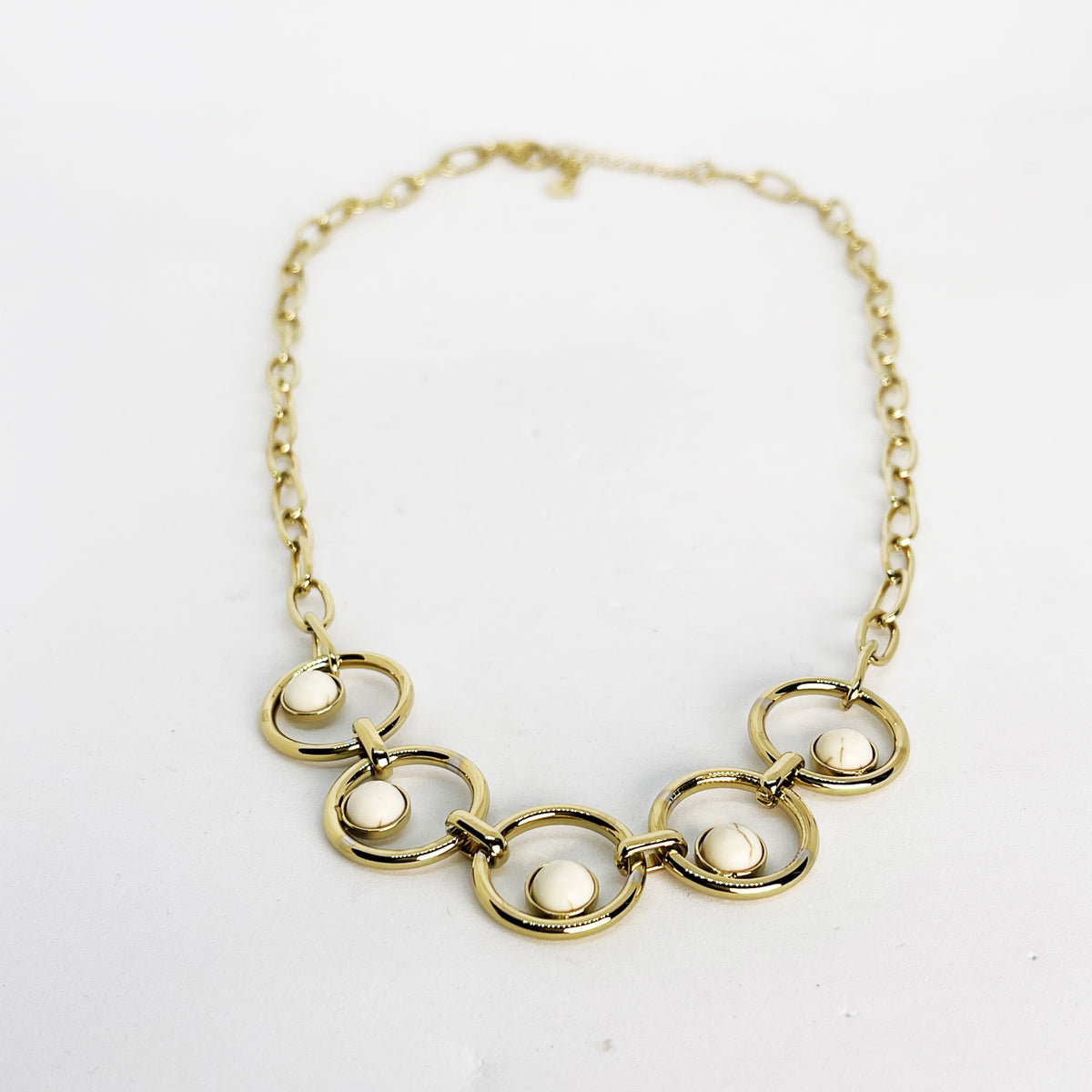 Collier Chaîne 5 Cercles et Billes Blanches