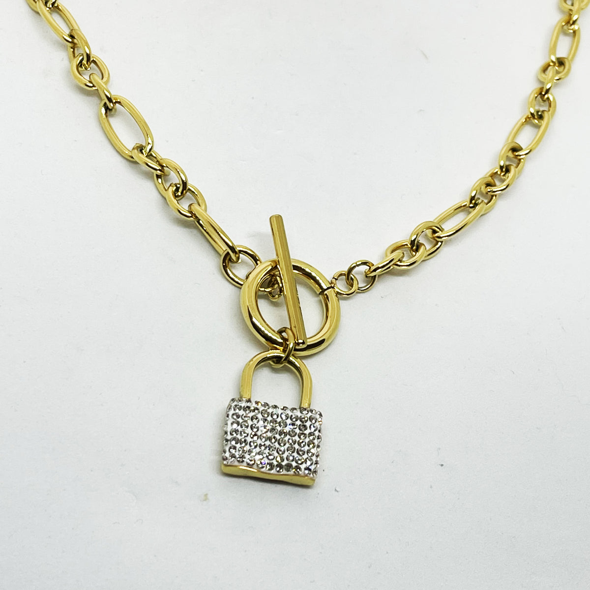 Collier Chaîne Cercle Barre et Cadenas Cristaux