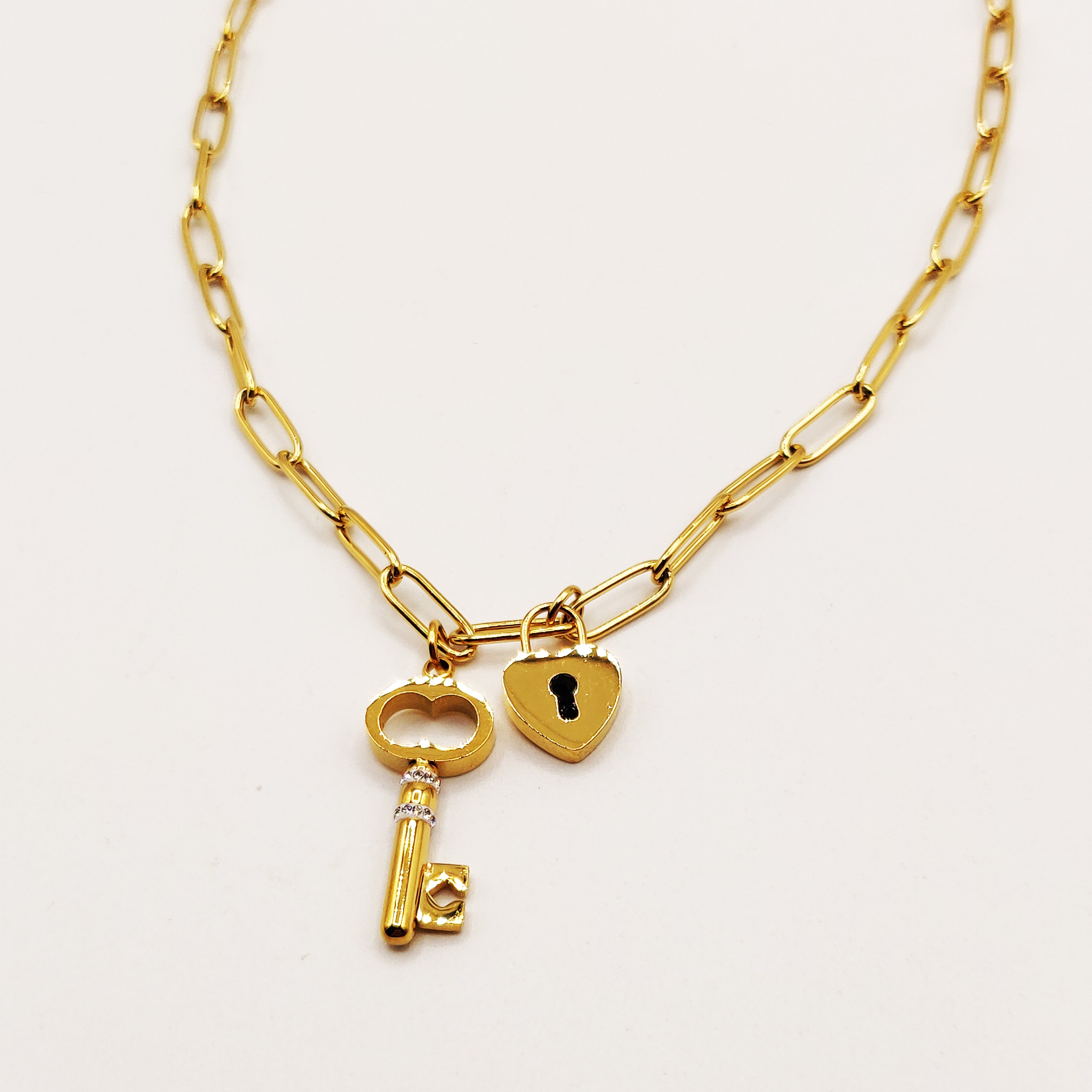 Collier Chaîne Clé Cristaux et Cadenas Coeur Luxe