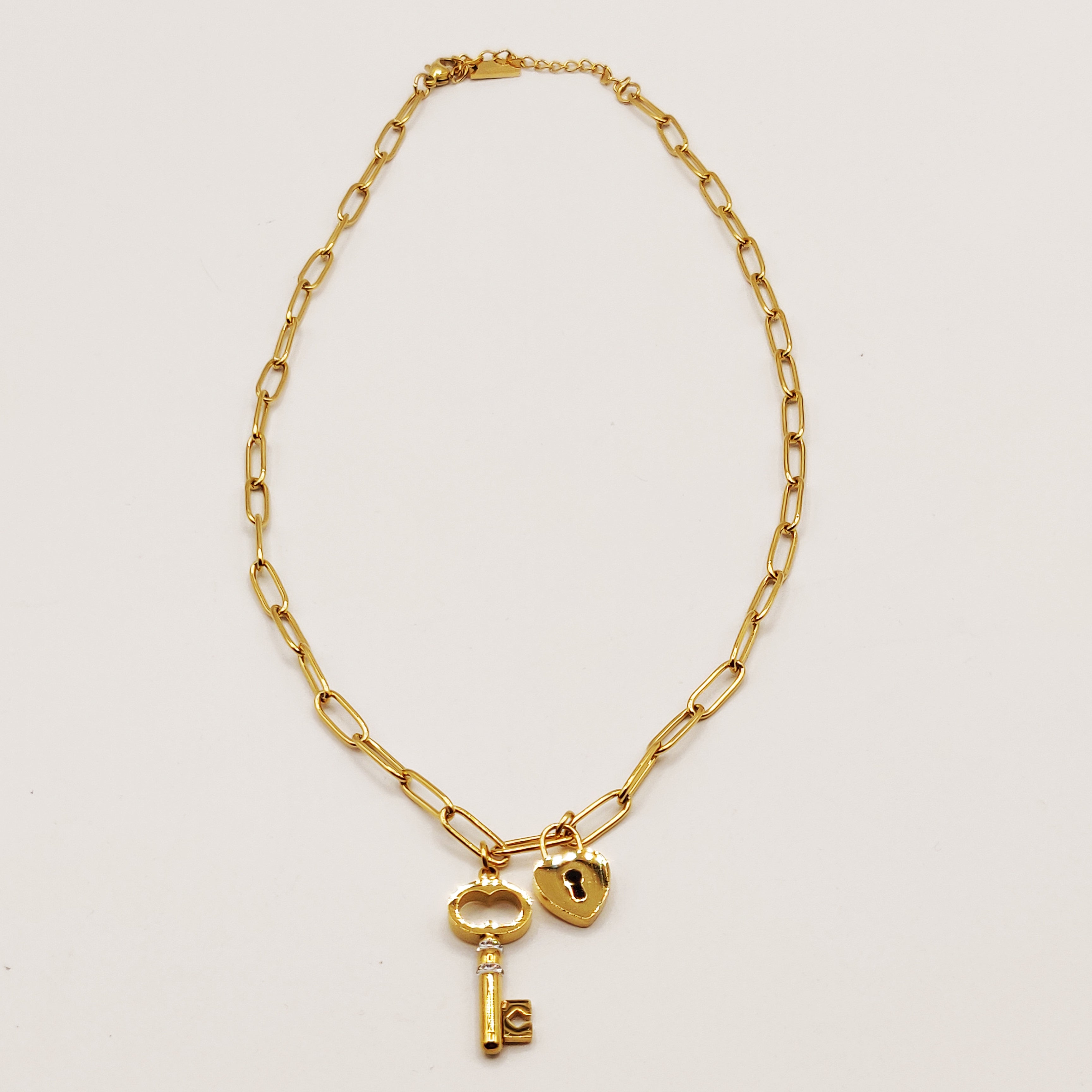 Collier Chaîne Clé Cristaux et Cadenas Coeur Luxe