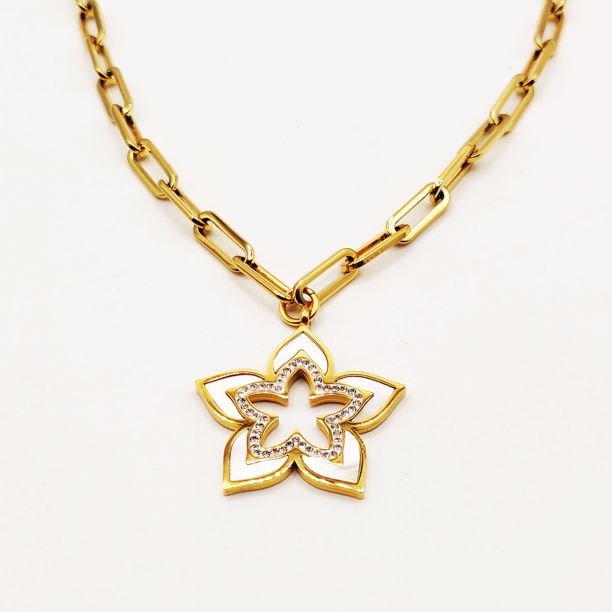 Collier Chaîne Fleur Cristaux et Blanc Nacré Luxe