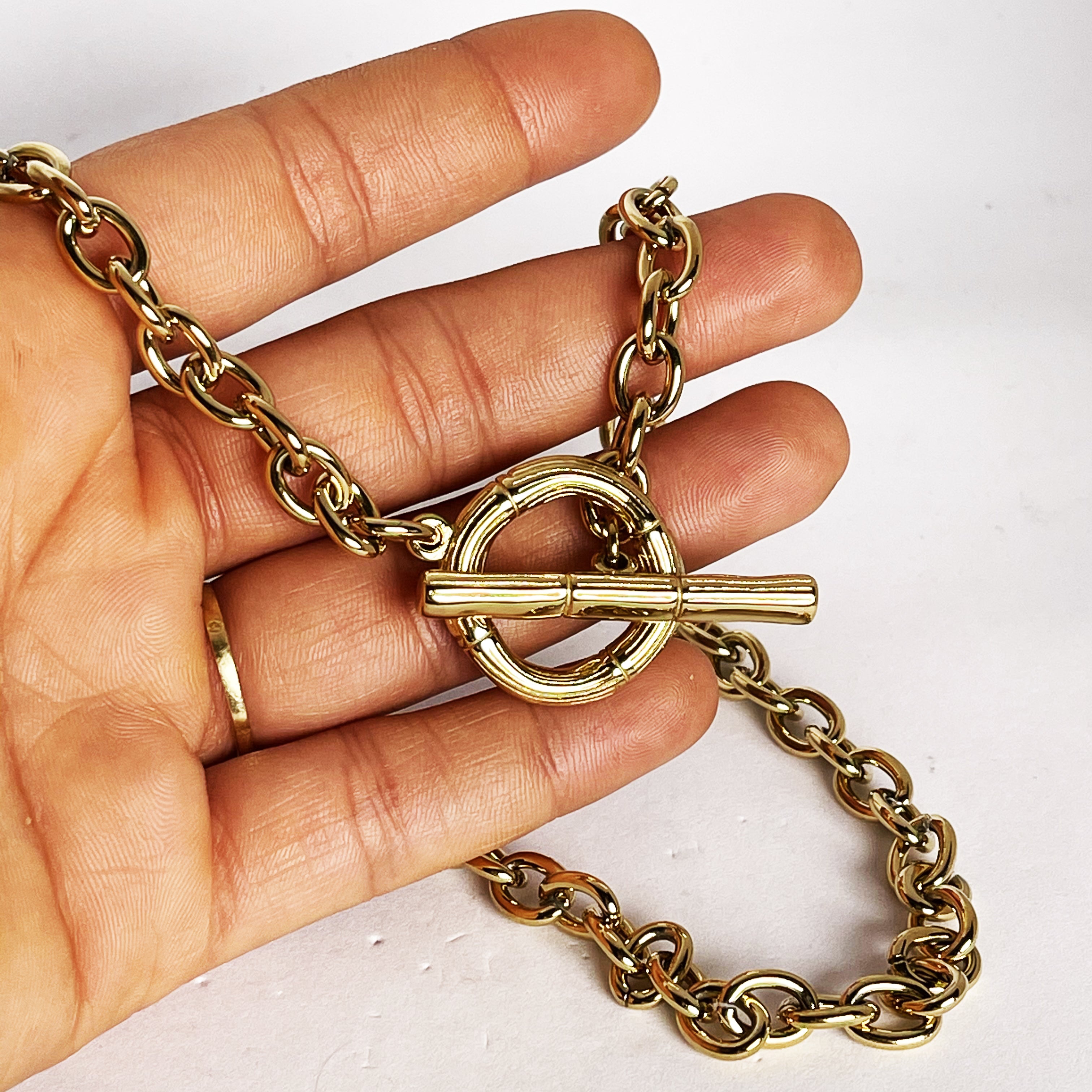Collier Chaîne Grand Cercle et Barre