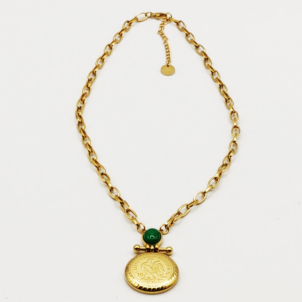 Collier Chaîne Perle d'imitation Verte et Pendentif Louise Coq Luxe