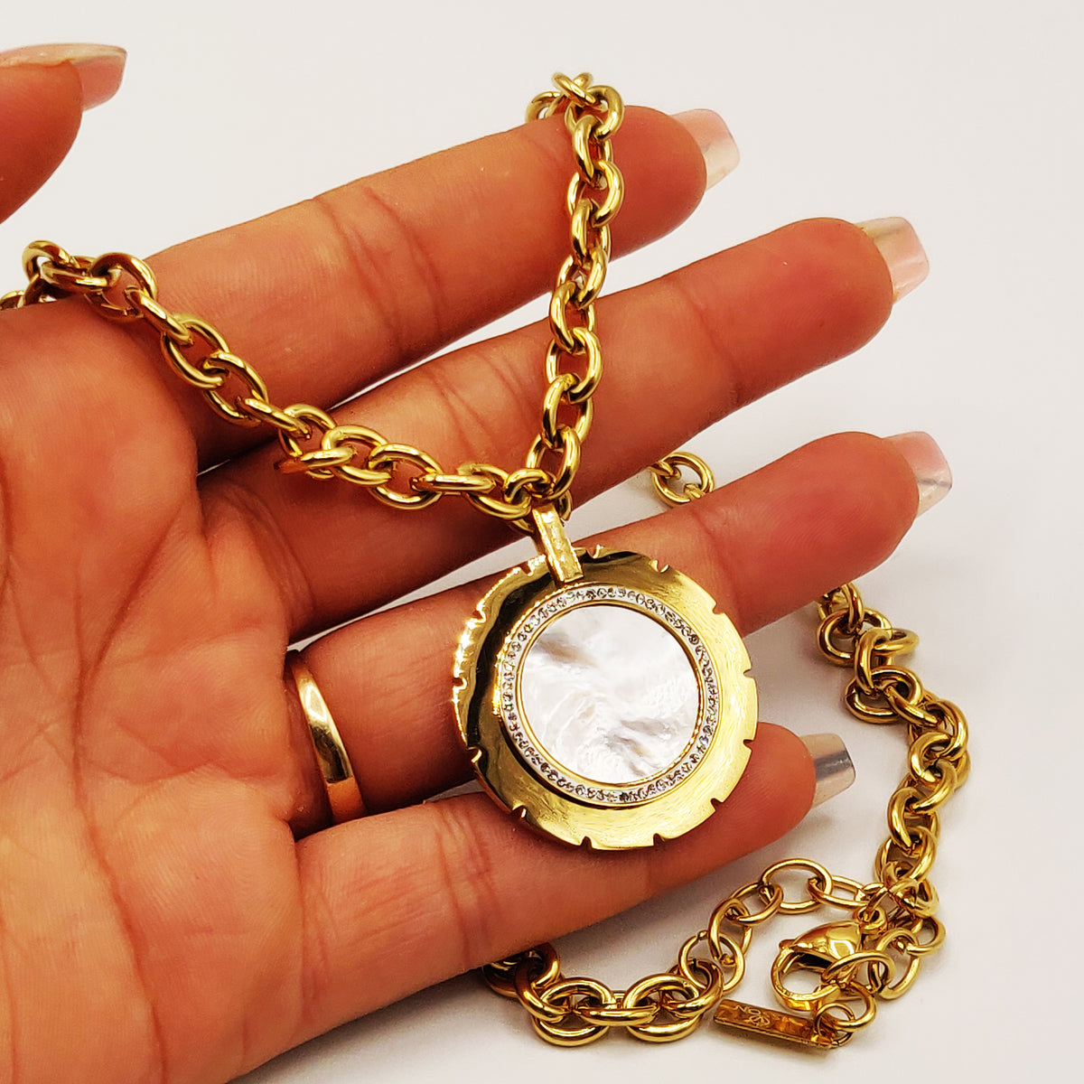 Collier Chaîne Soleil Fashion Noyau Blanc Nacré